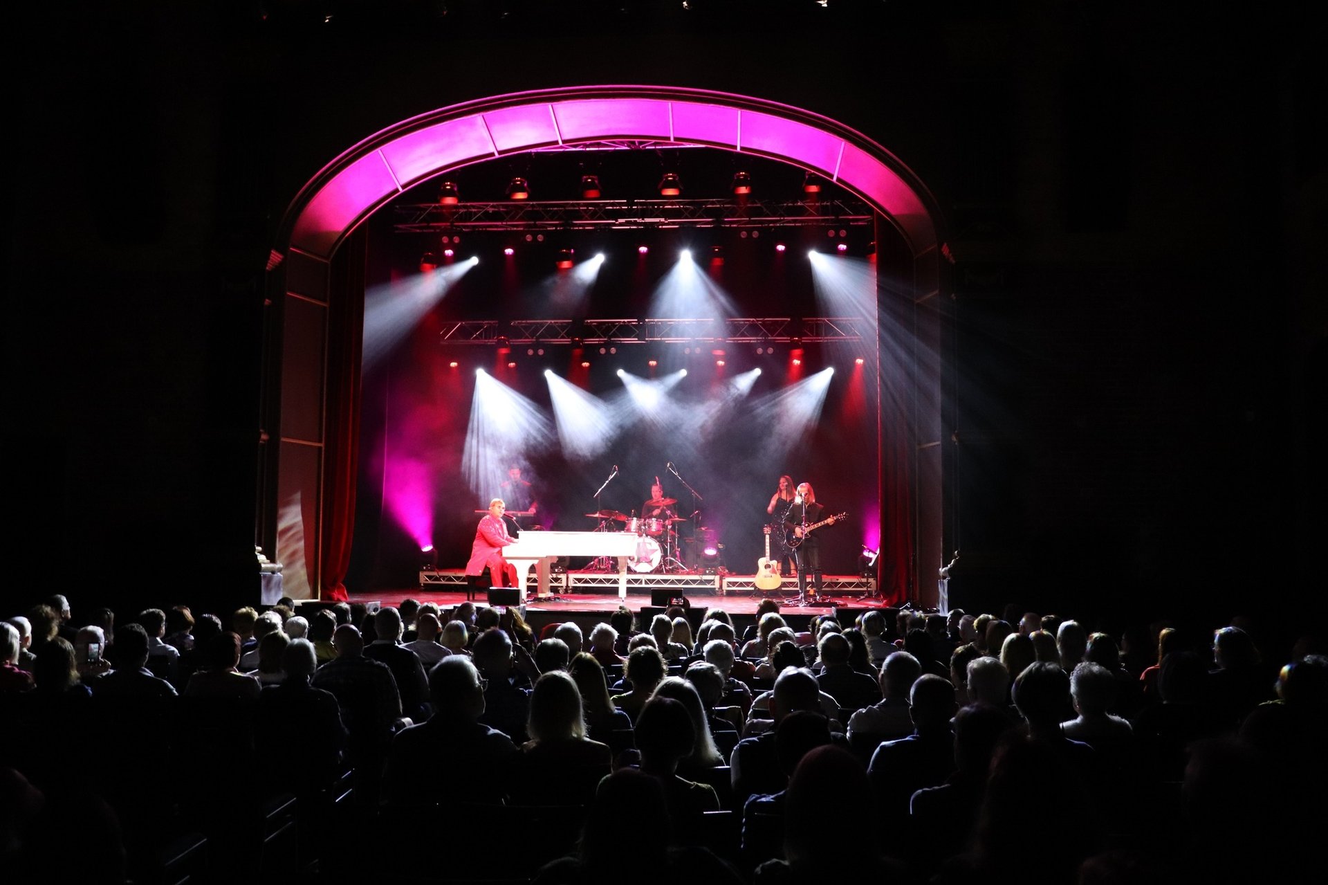 black and white bed linen