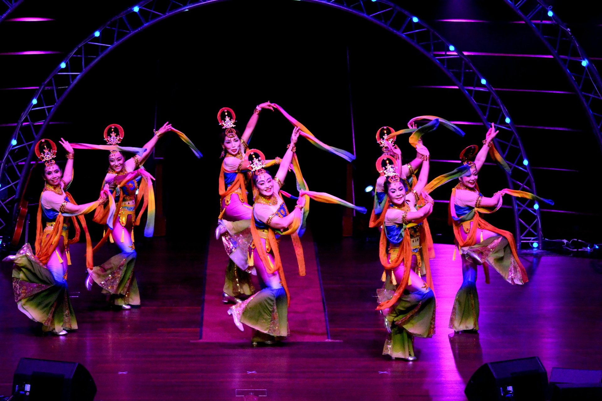 black and white bed linen