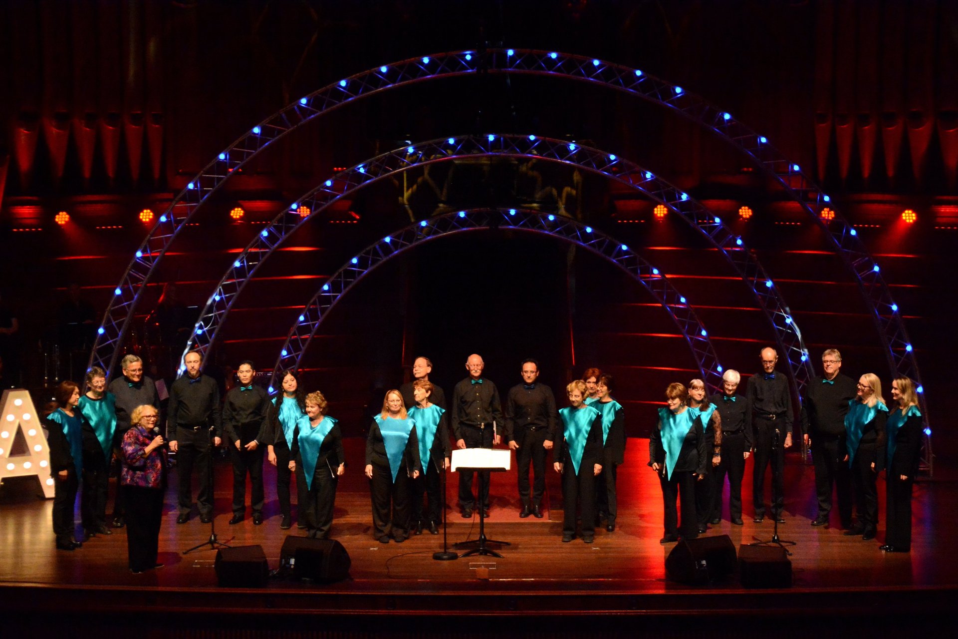 gray computer monitor