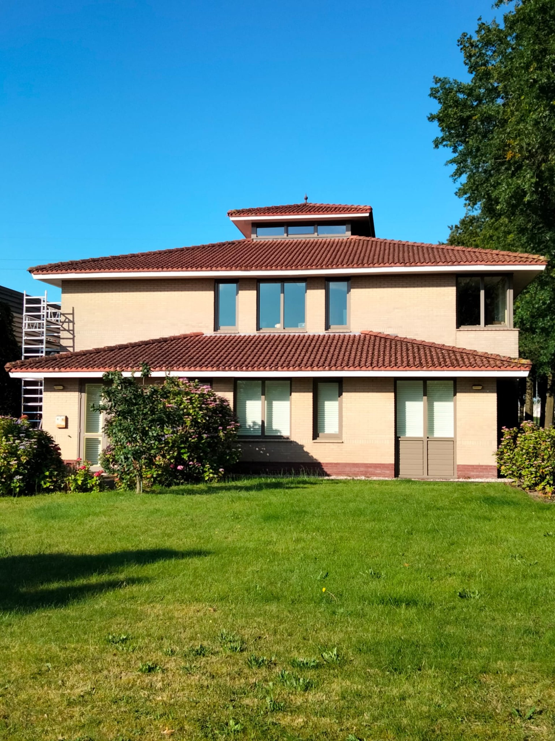 black and brown leather padded tub sofa