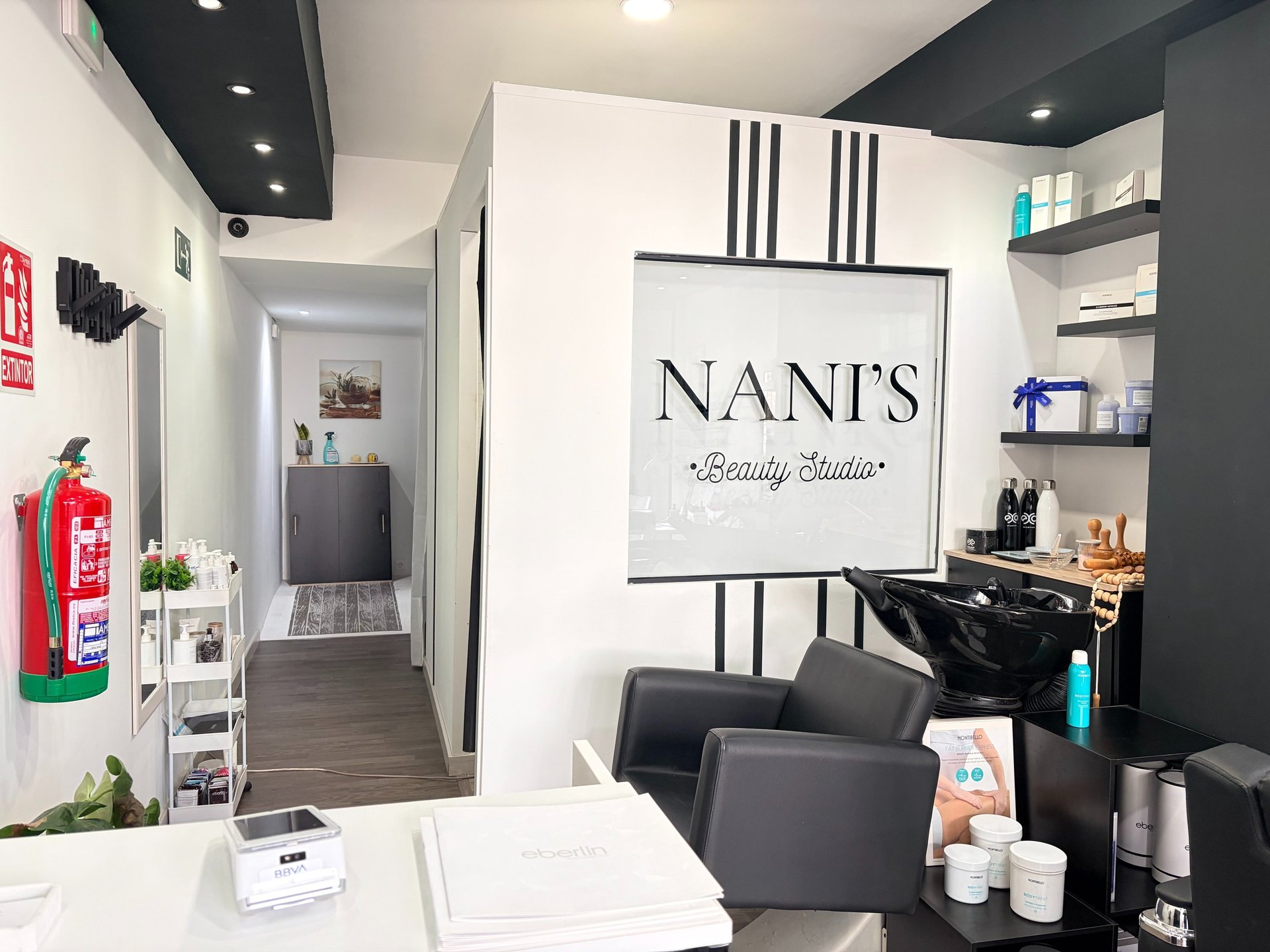 black and white bed linen