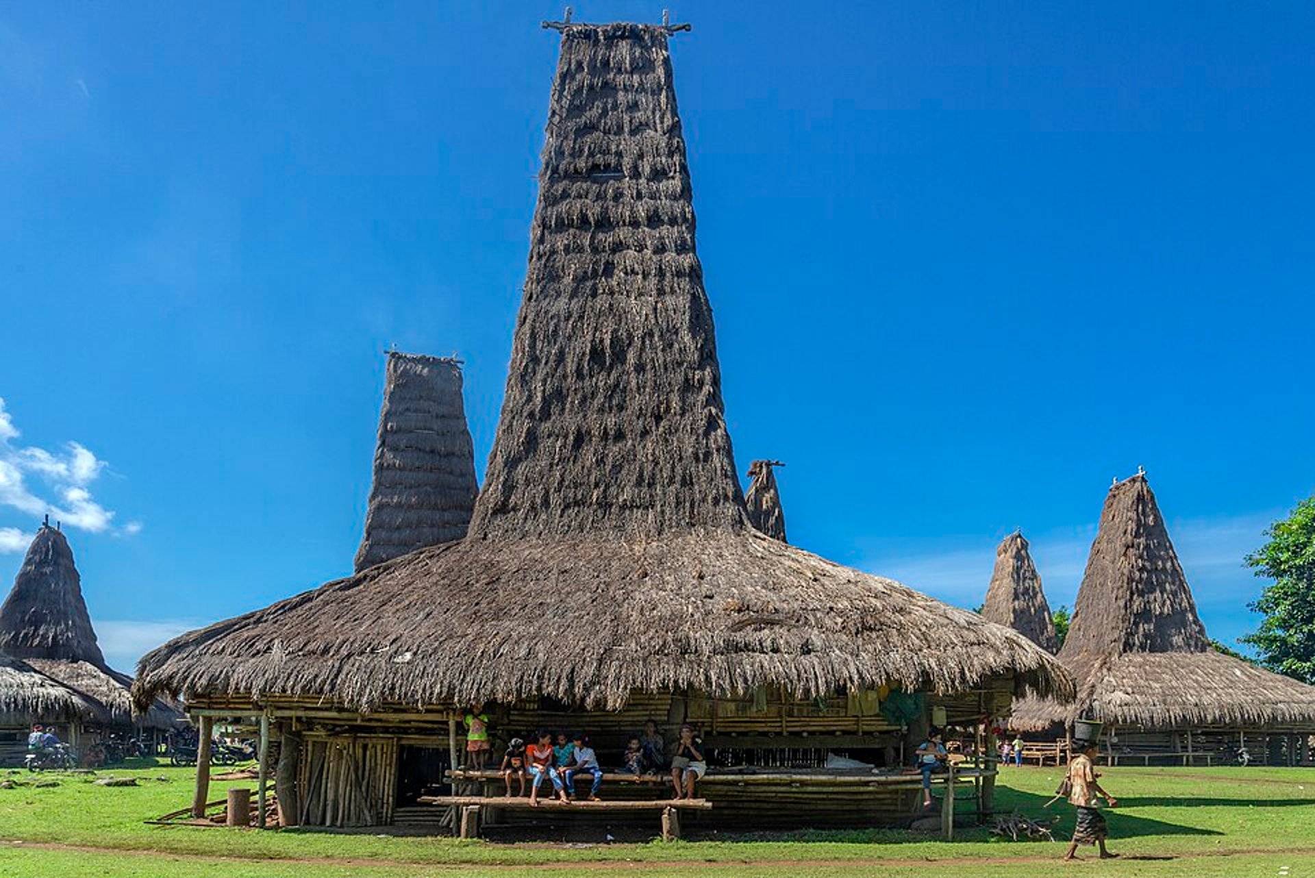 black and white bed linen