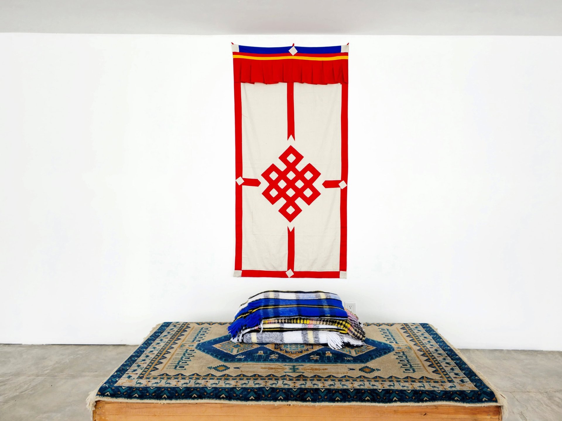 black and white bed linen