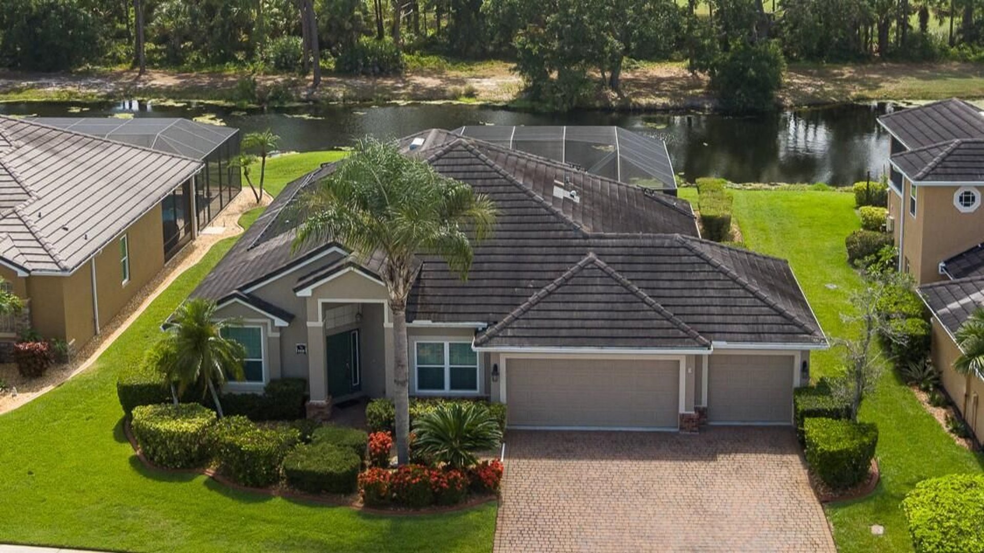 black and white bed linen