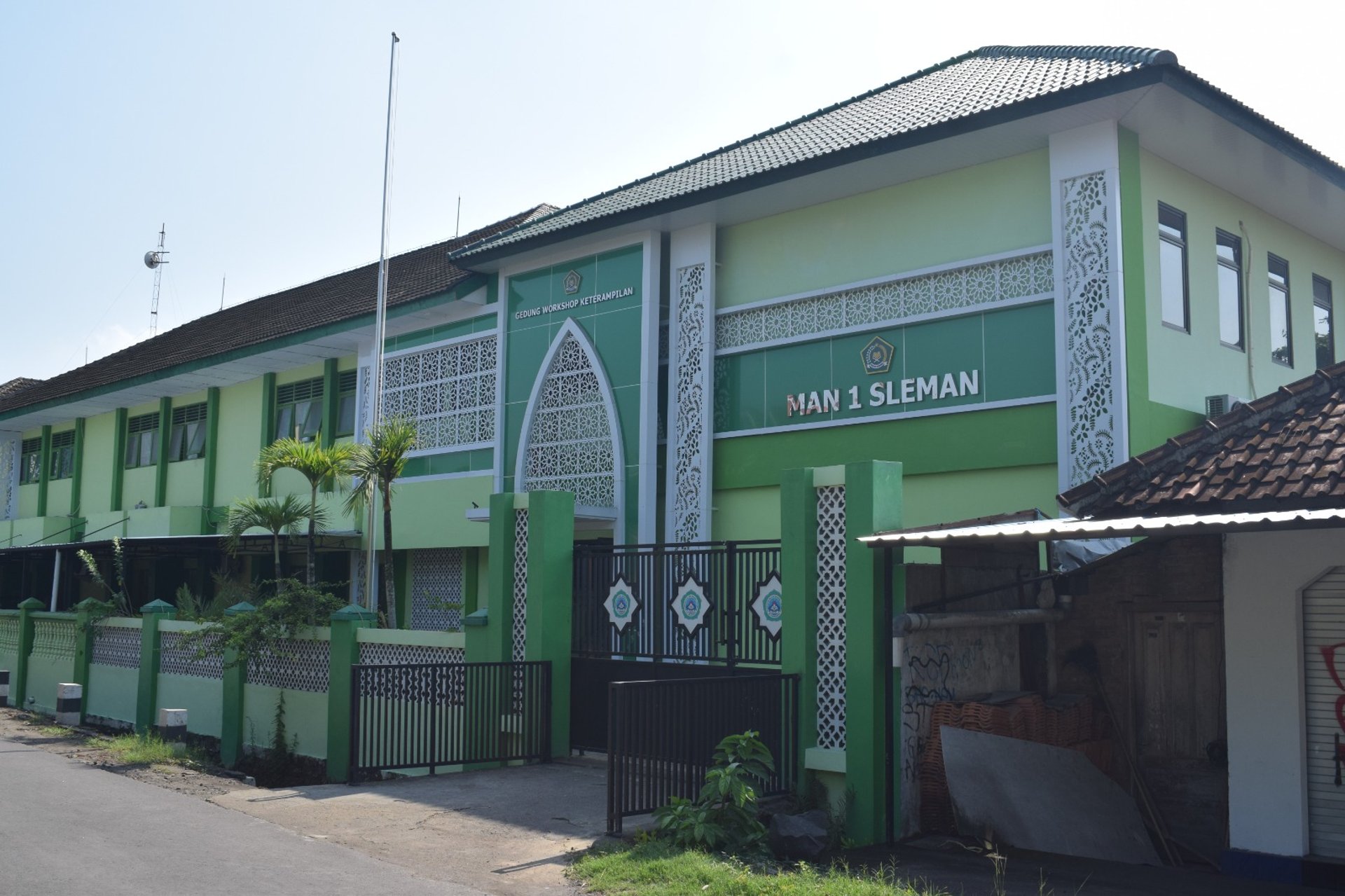 black and white bed linen