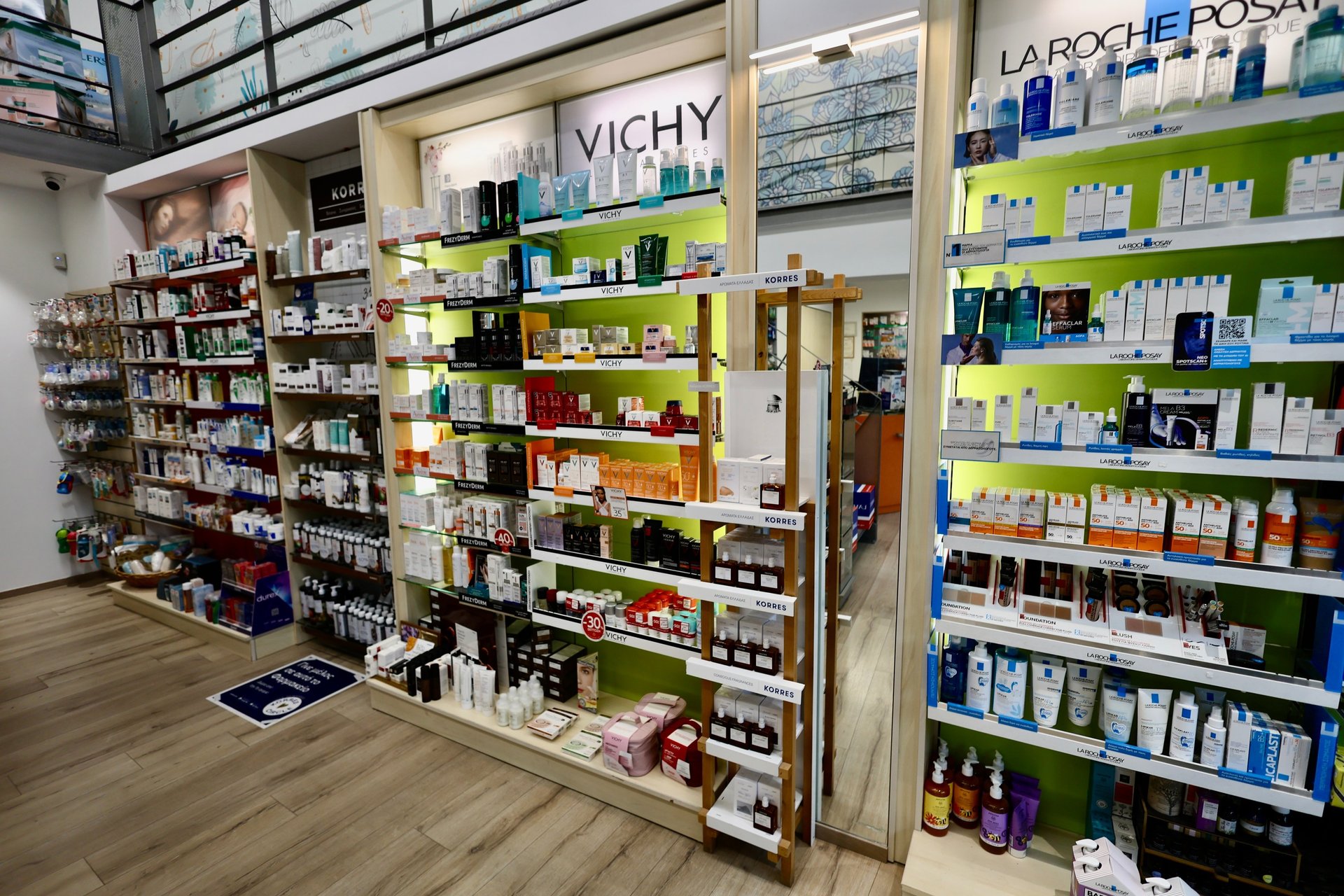 gray computer monitor