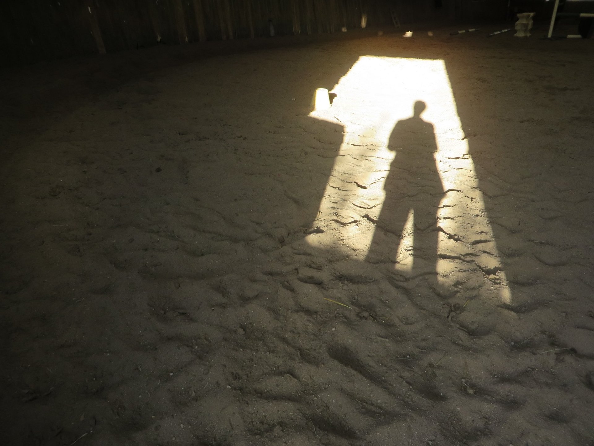 gray computer monitor