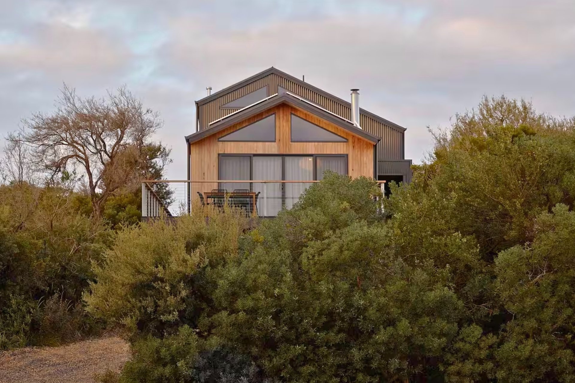 black and white bed linen