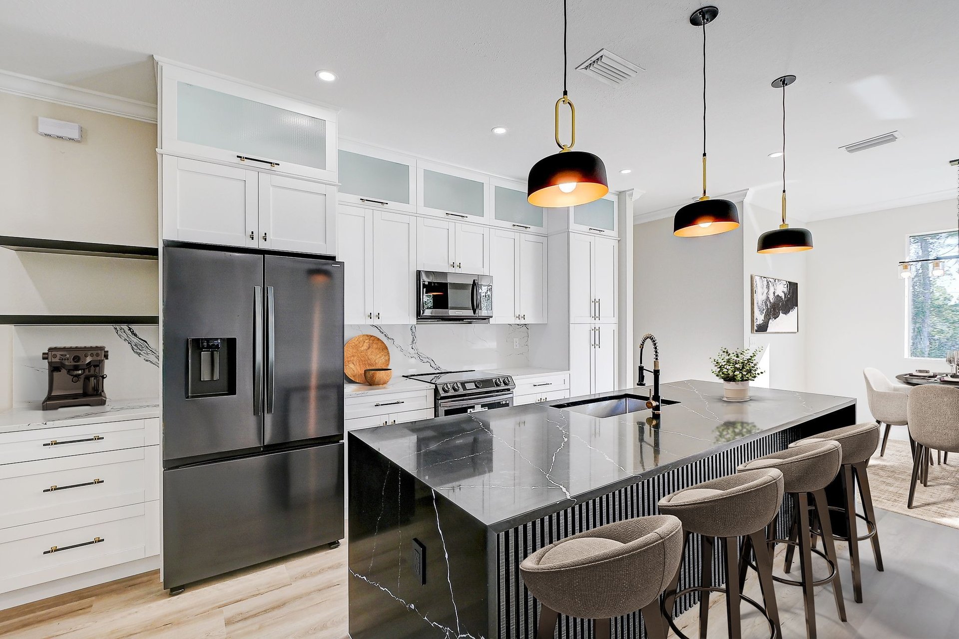 gray computer monitor