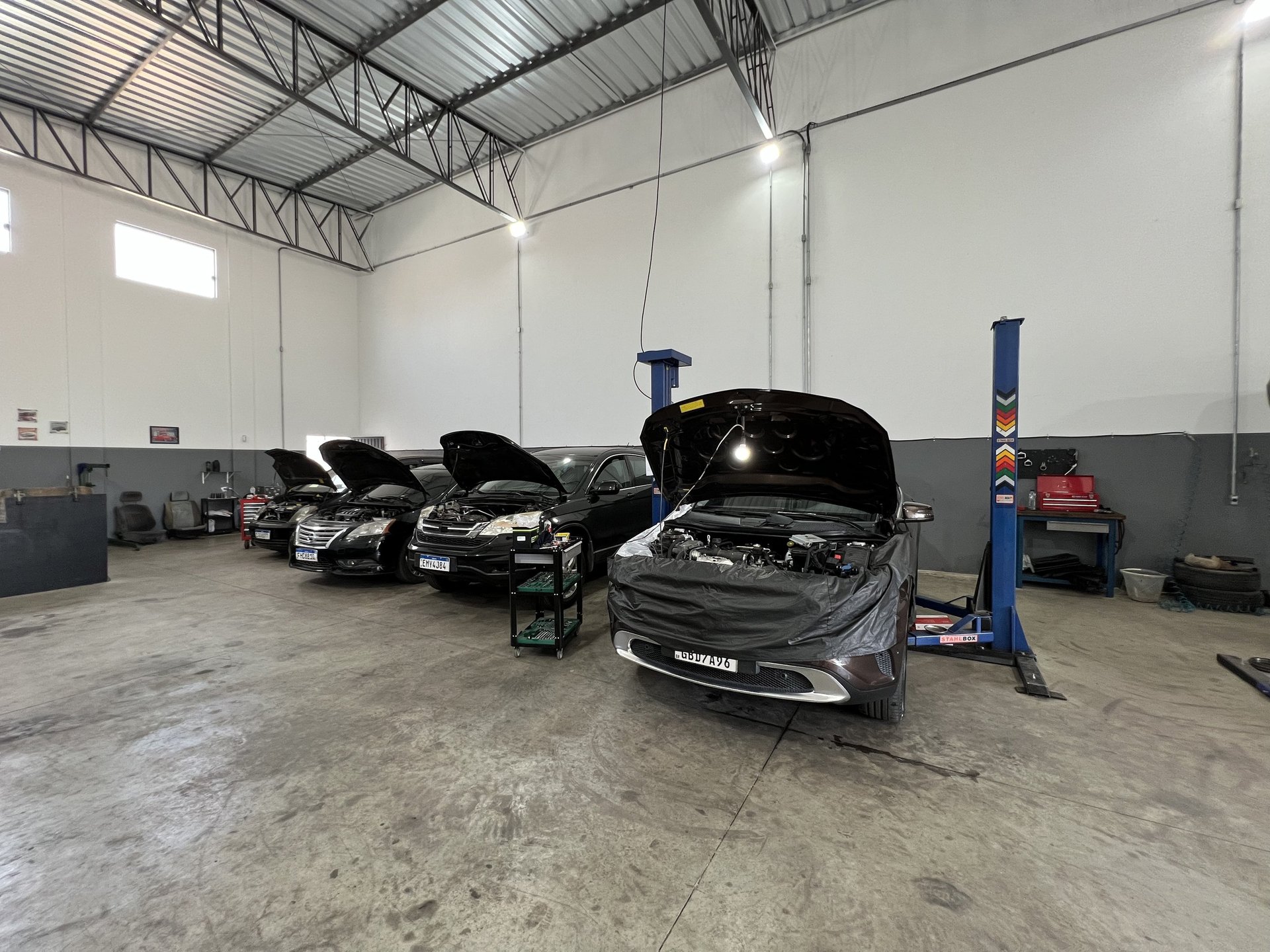 black and brown leather padded tub sofa