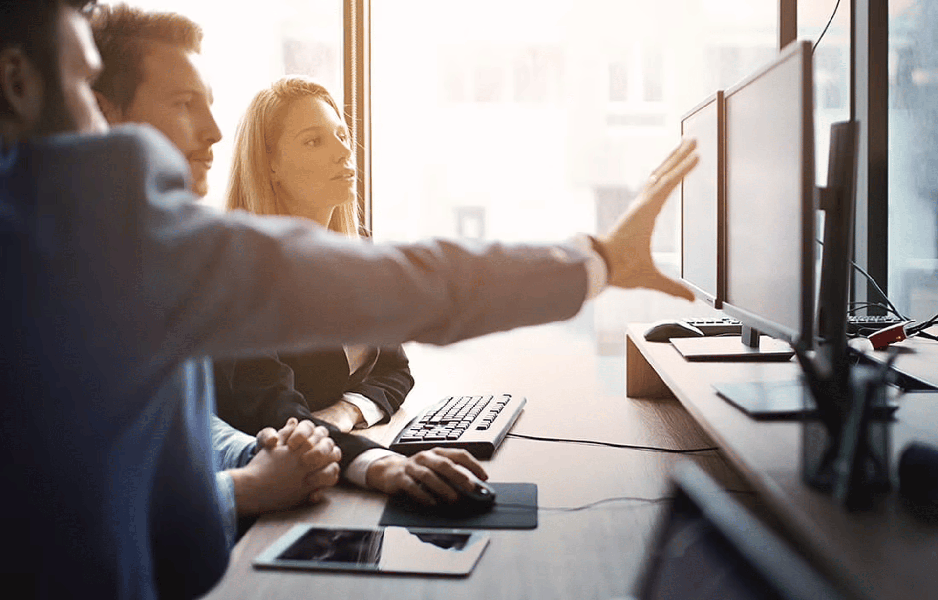 gray computer monitor