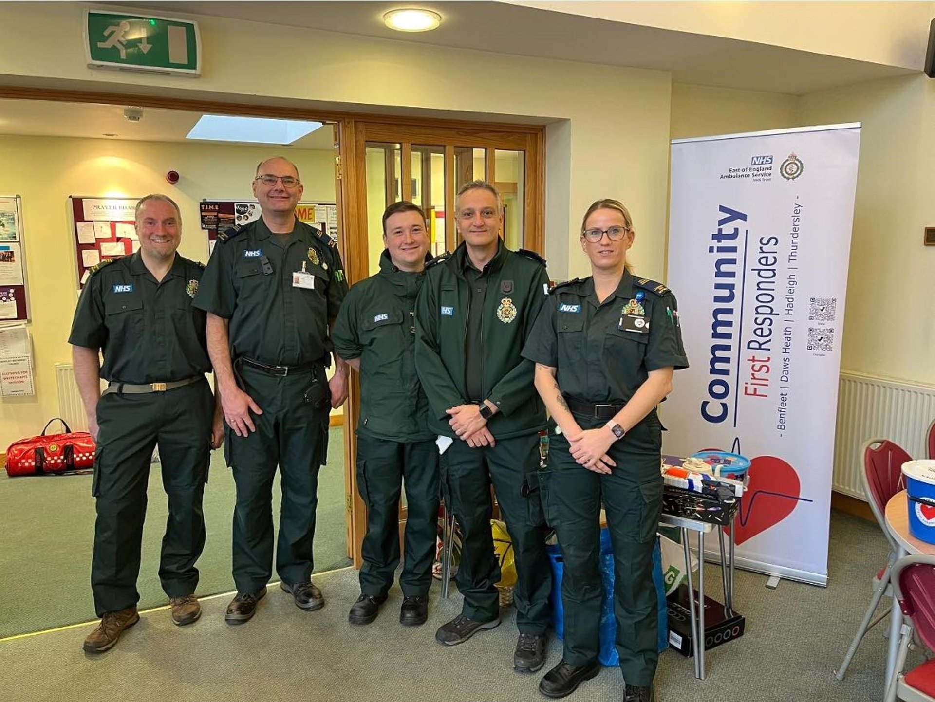 gray computer monitor