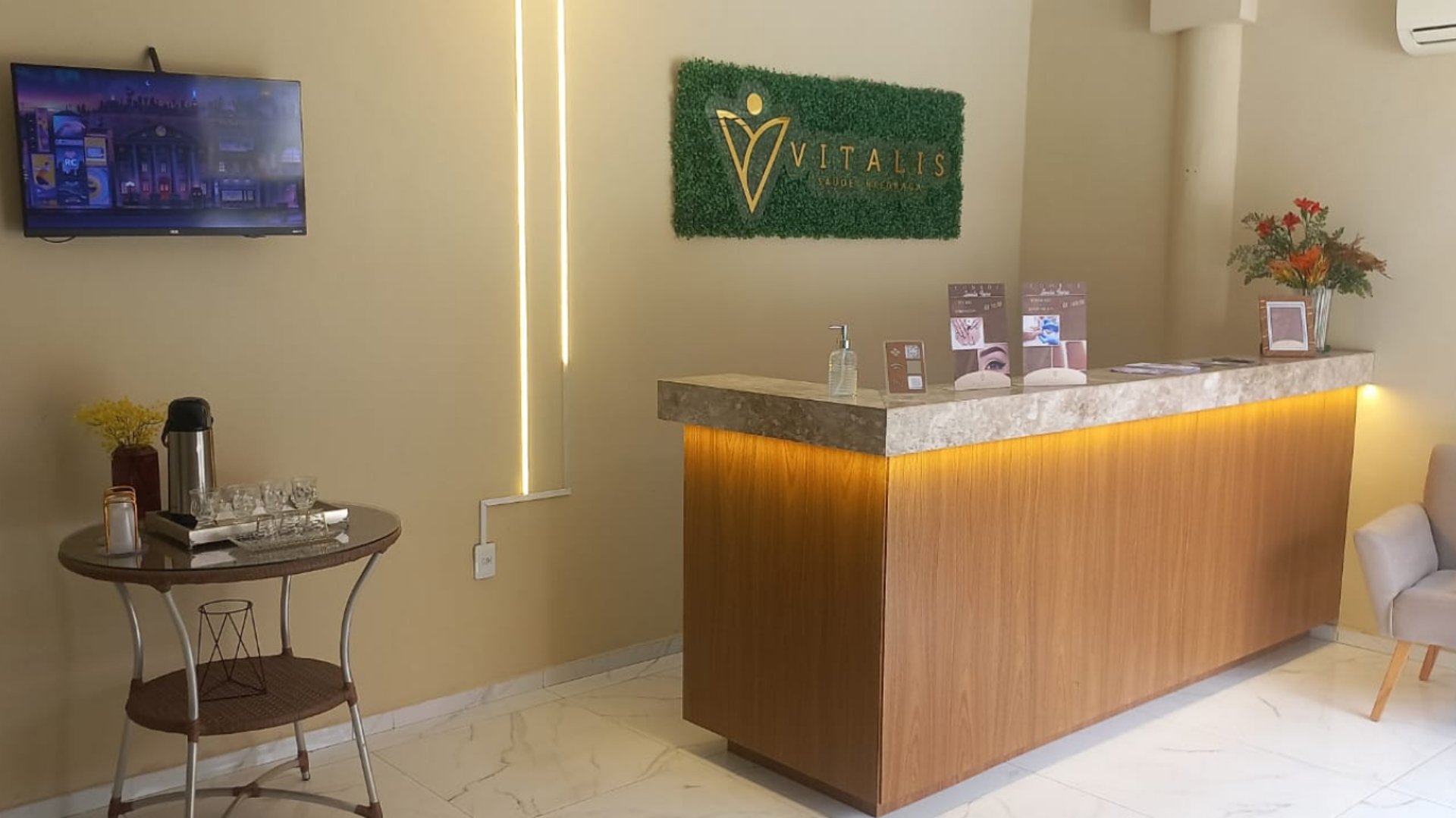 black and brown leather padded tub sofa