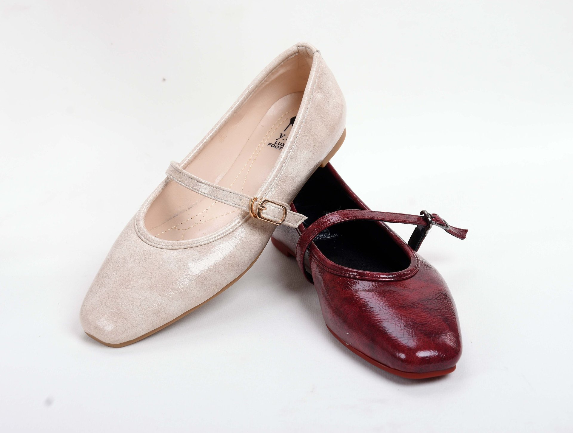 gray computer monitor