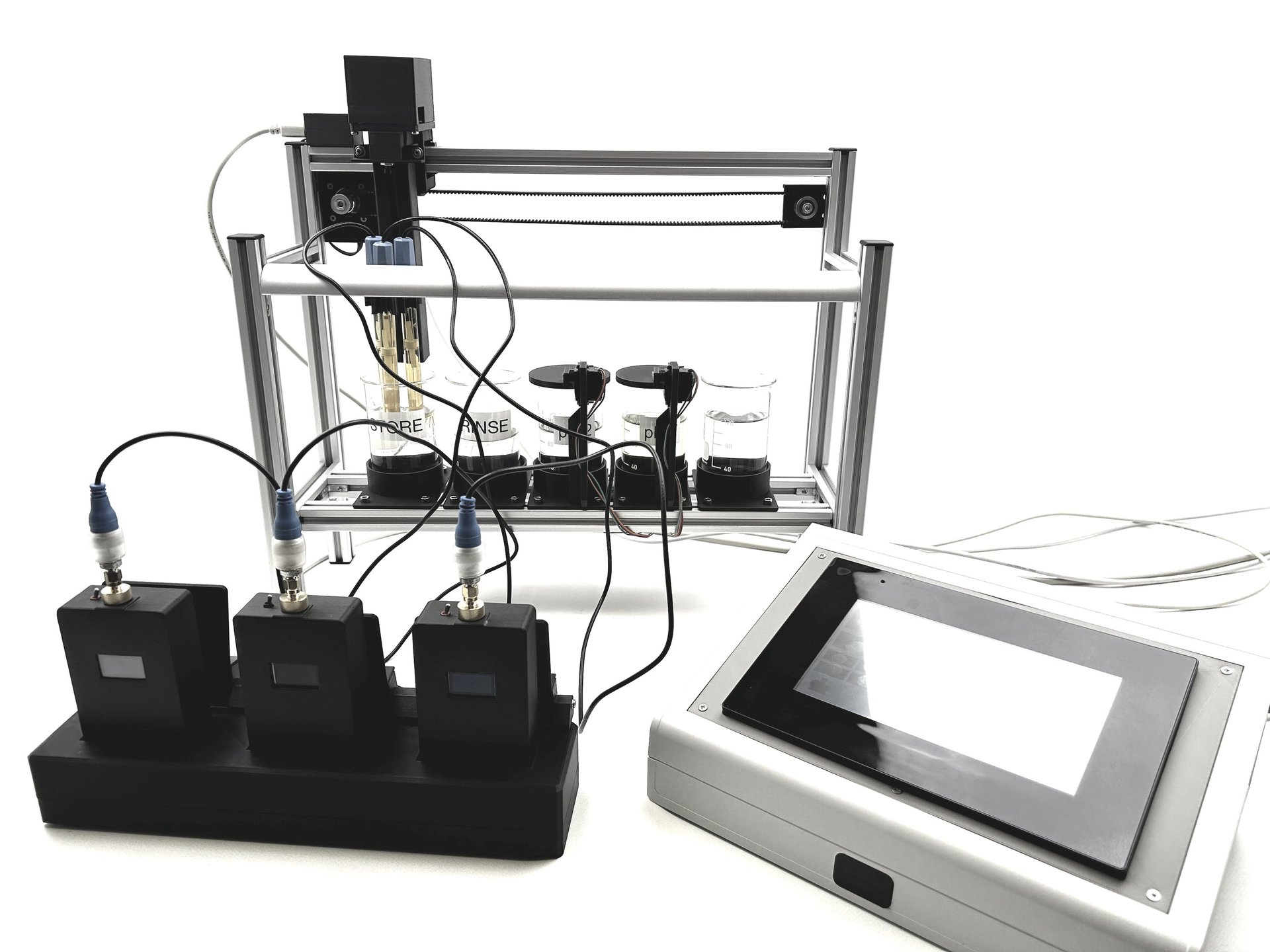 black and white bed linen