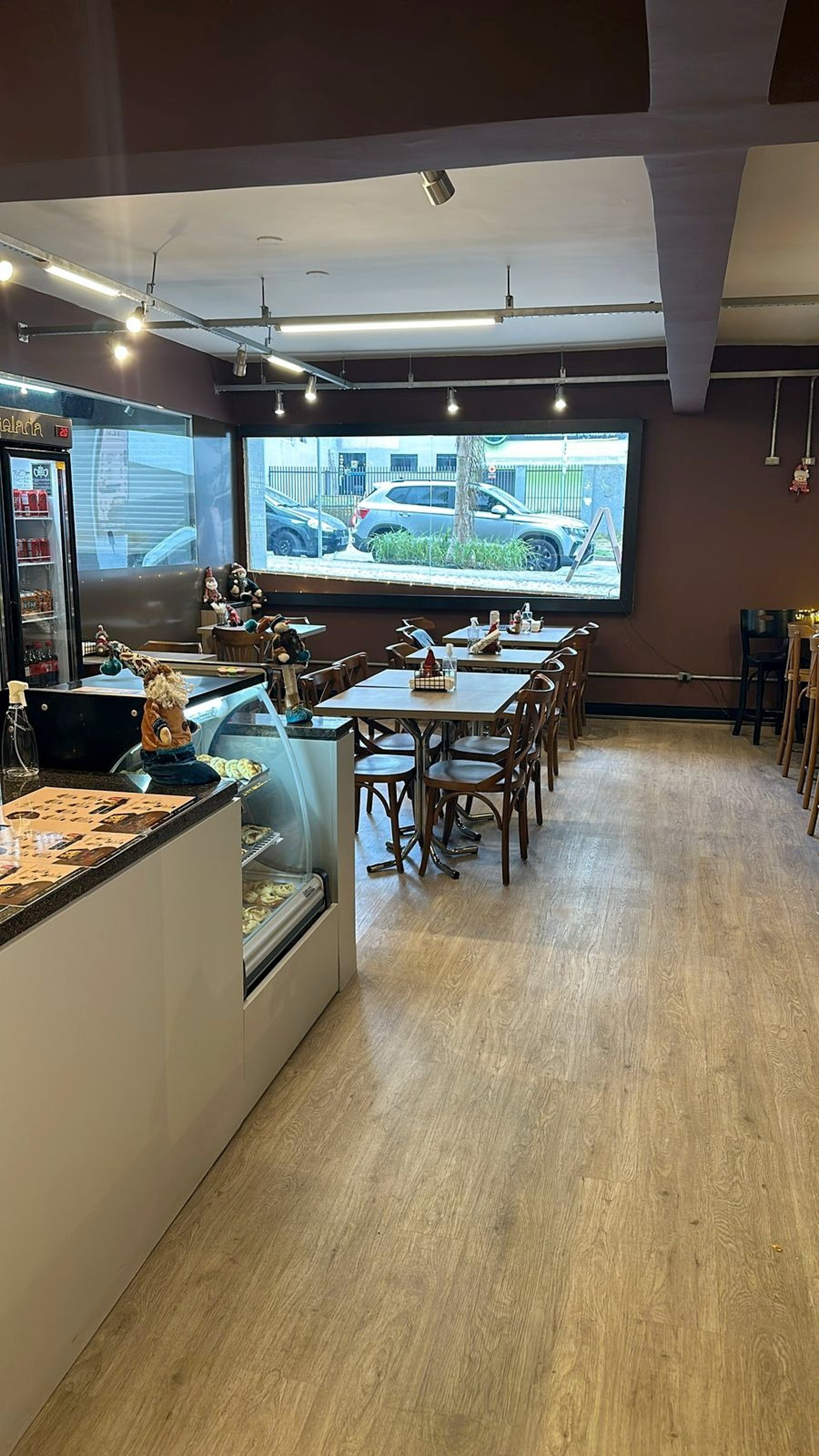 gray computer monitor