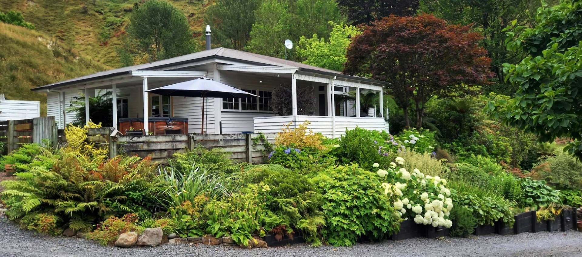 black and white bed linen
