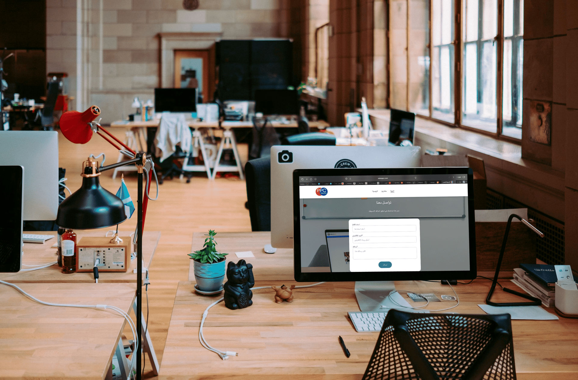 gray computer monitor