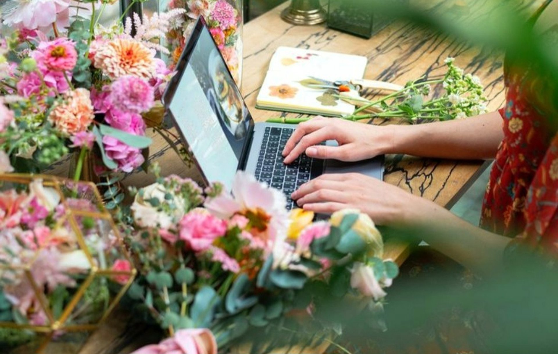 black and white bed linen