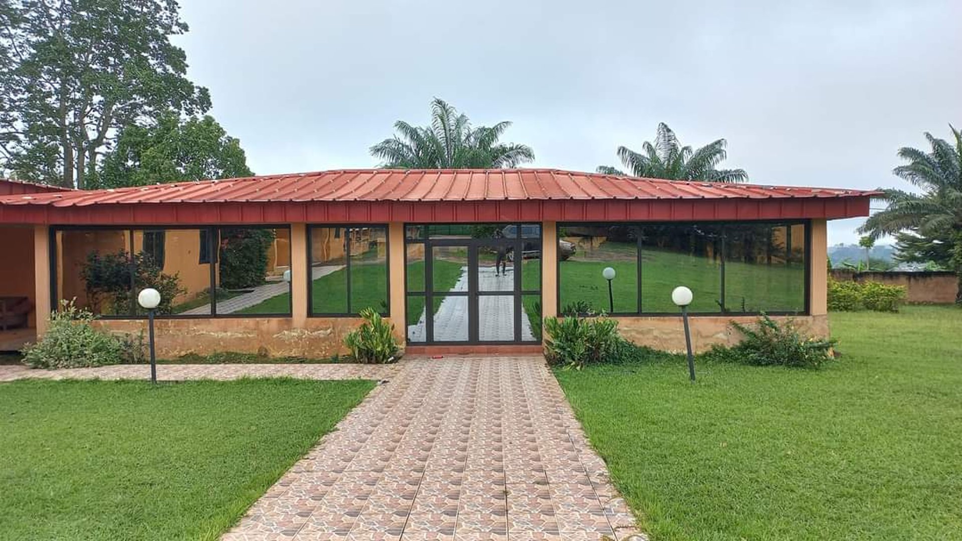 black and white bed linen