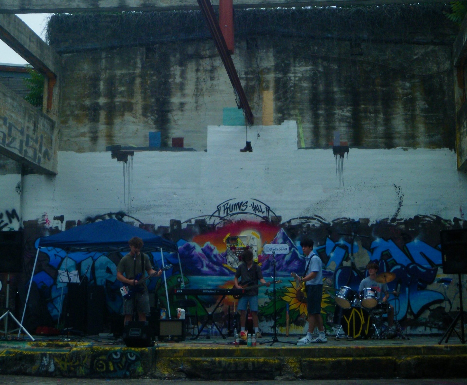 black and white bed linen