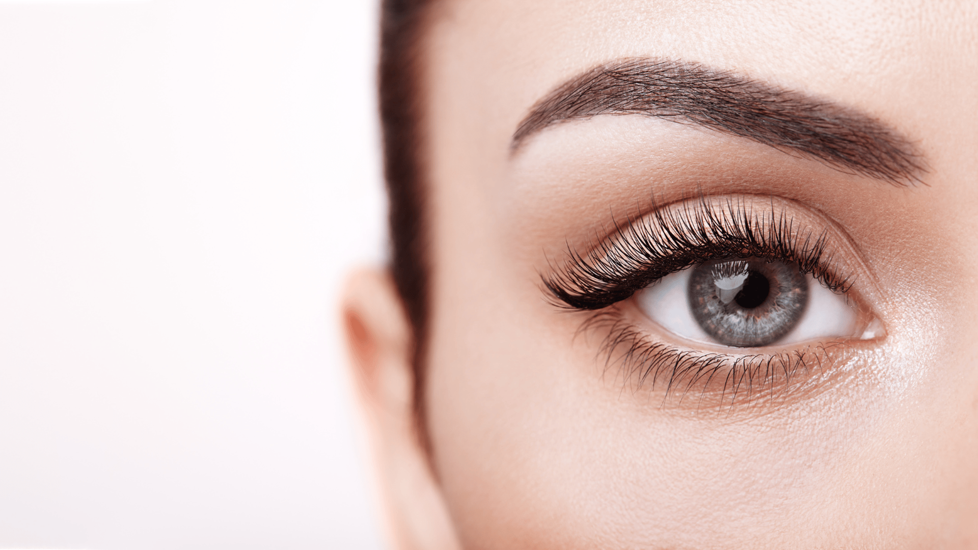 close-up photo of persons eye