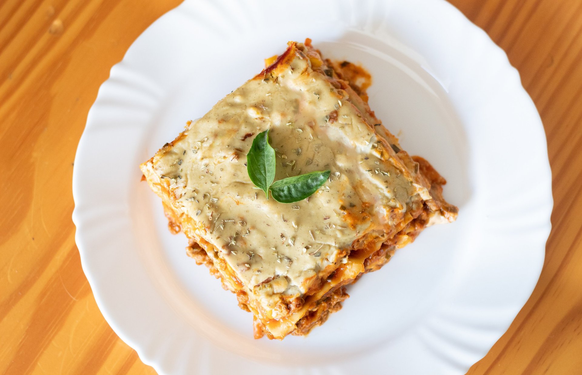 gray computer monitor