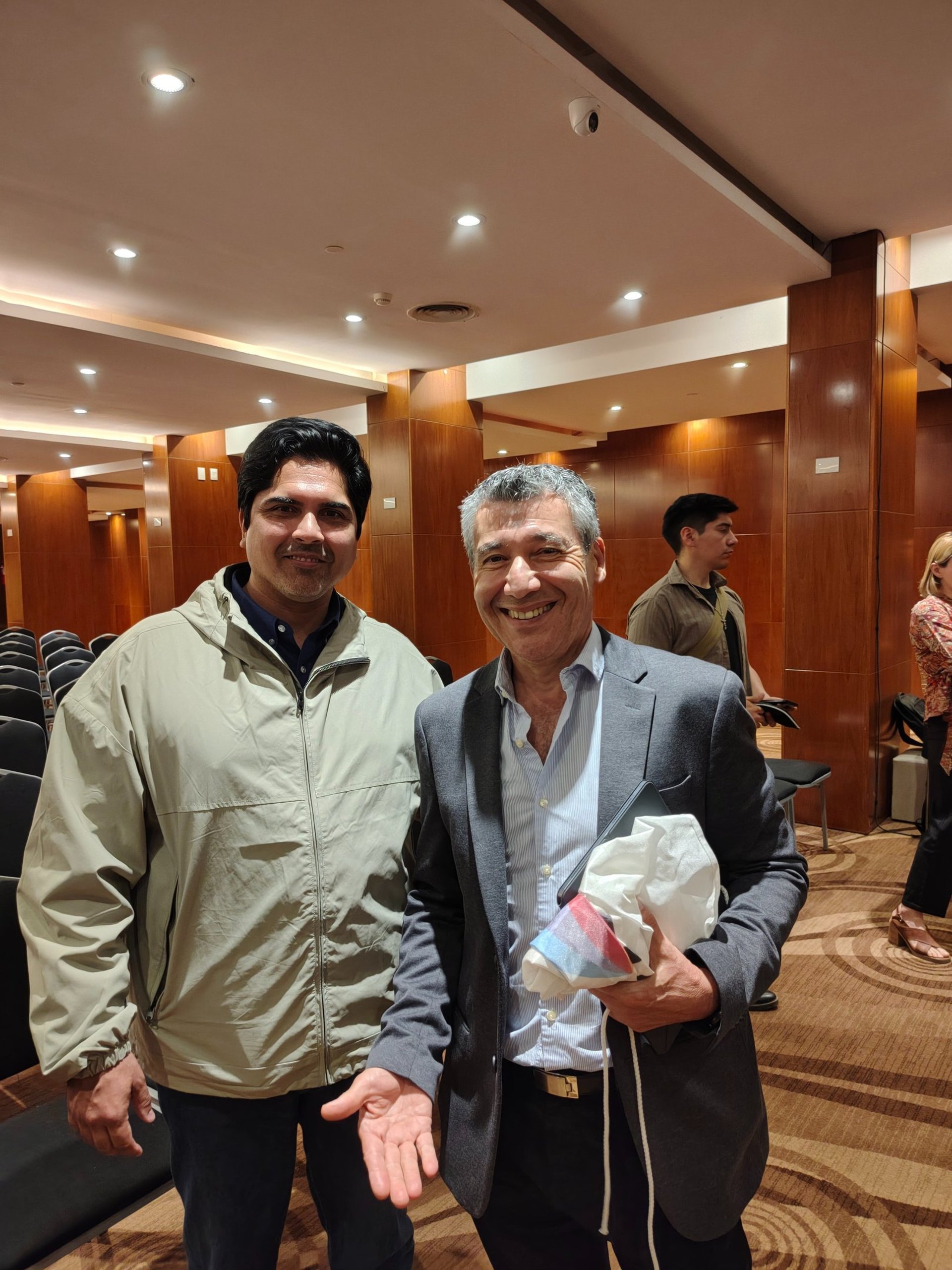 gray computer monitor