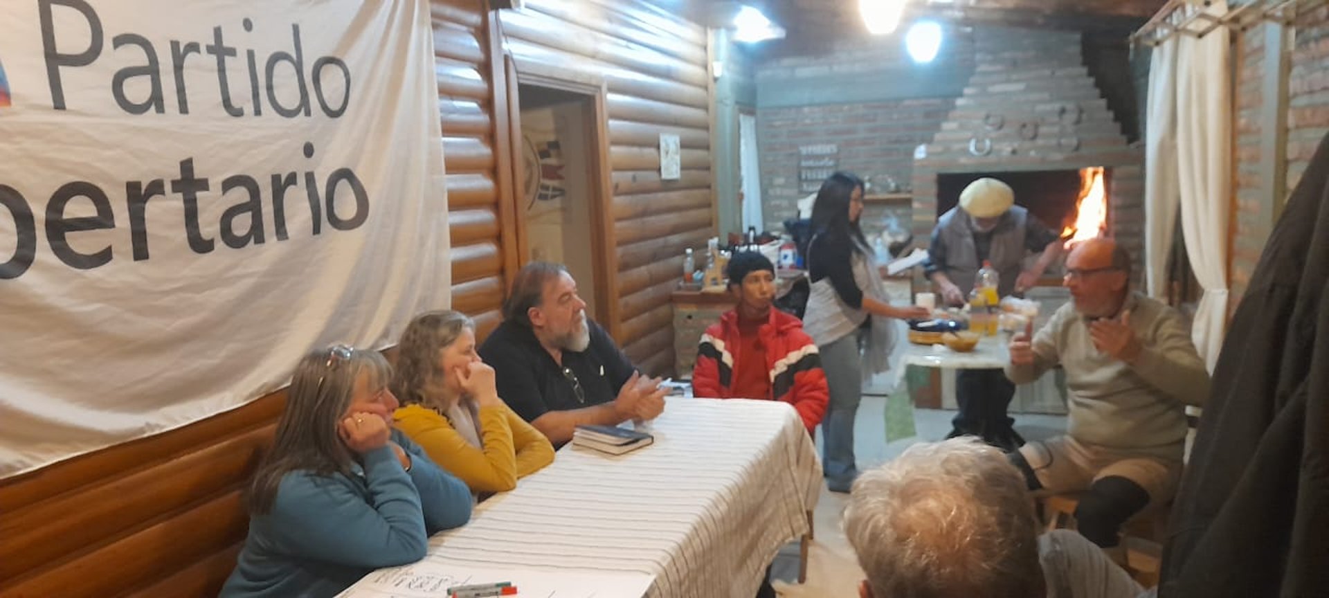 gray computer monitor