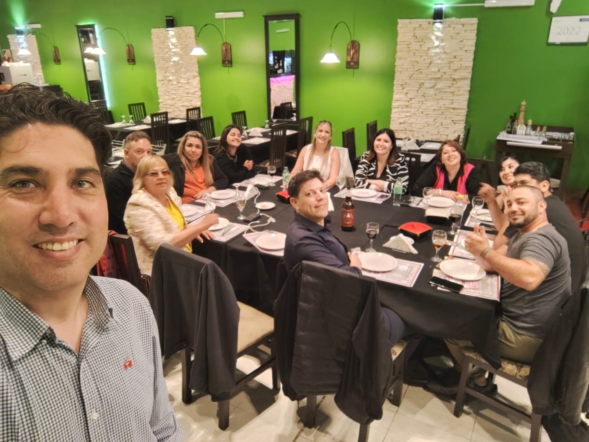 gray computer monitor