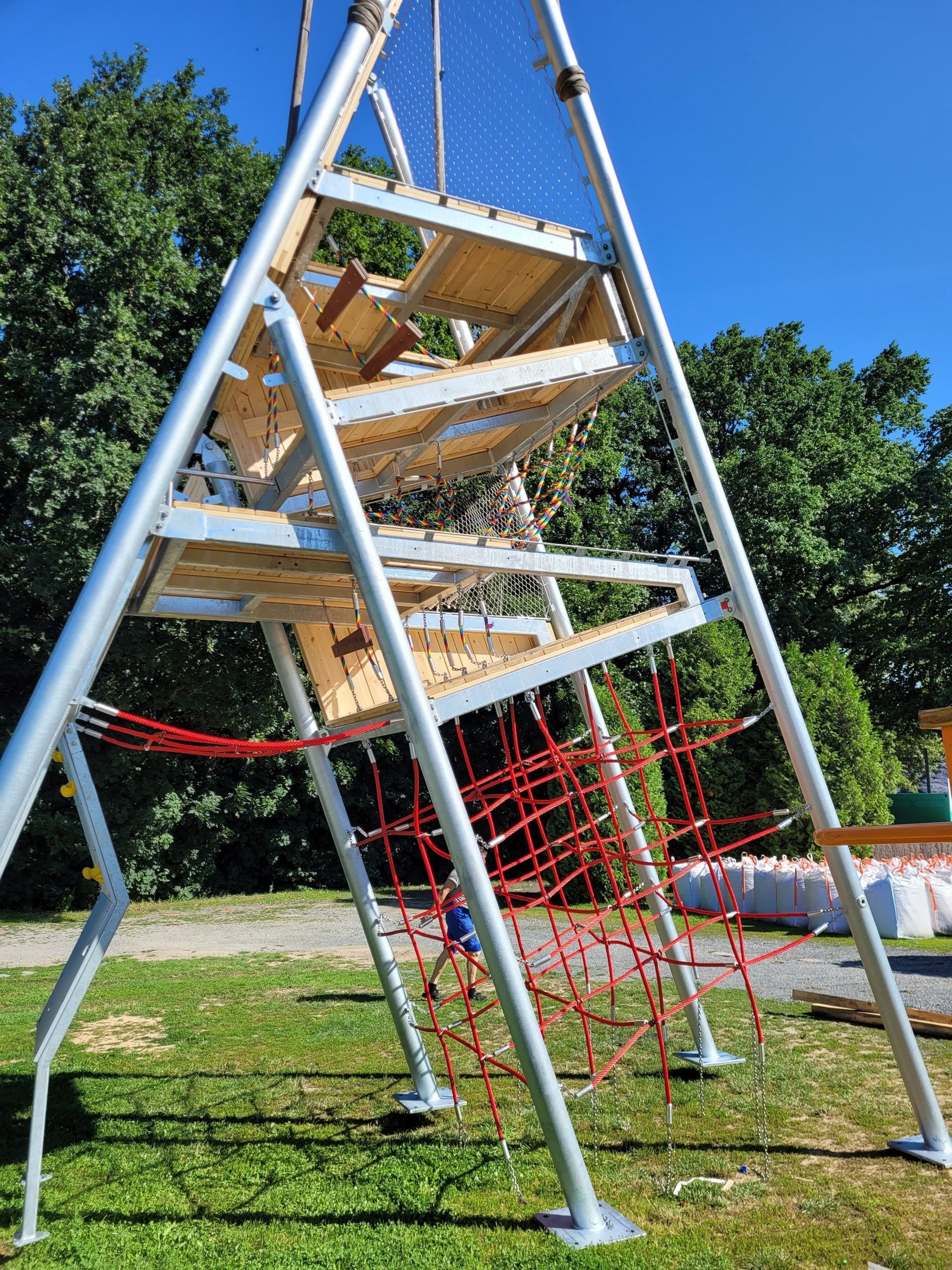 gray computer monitor