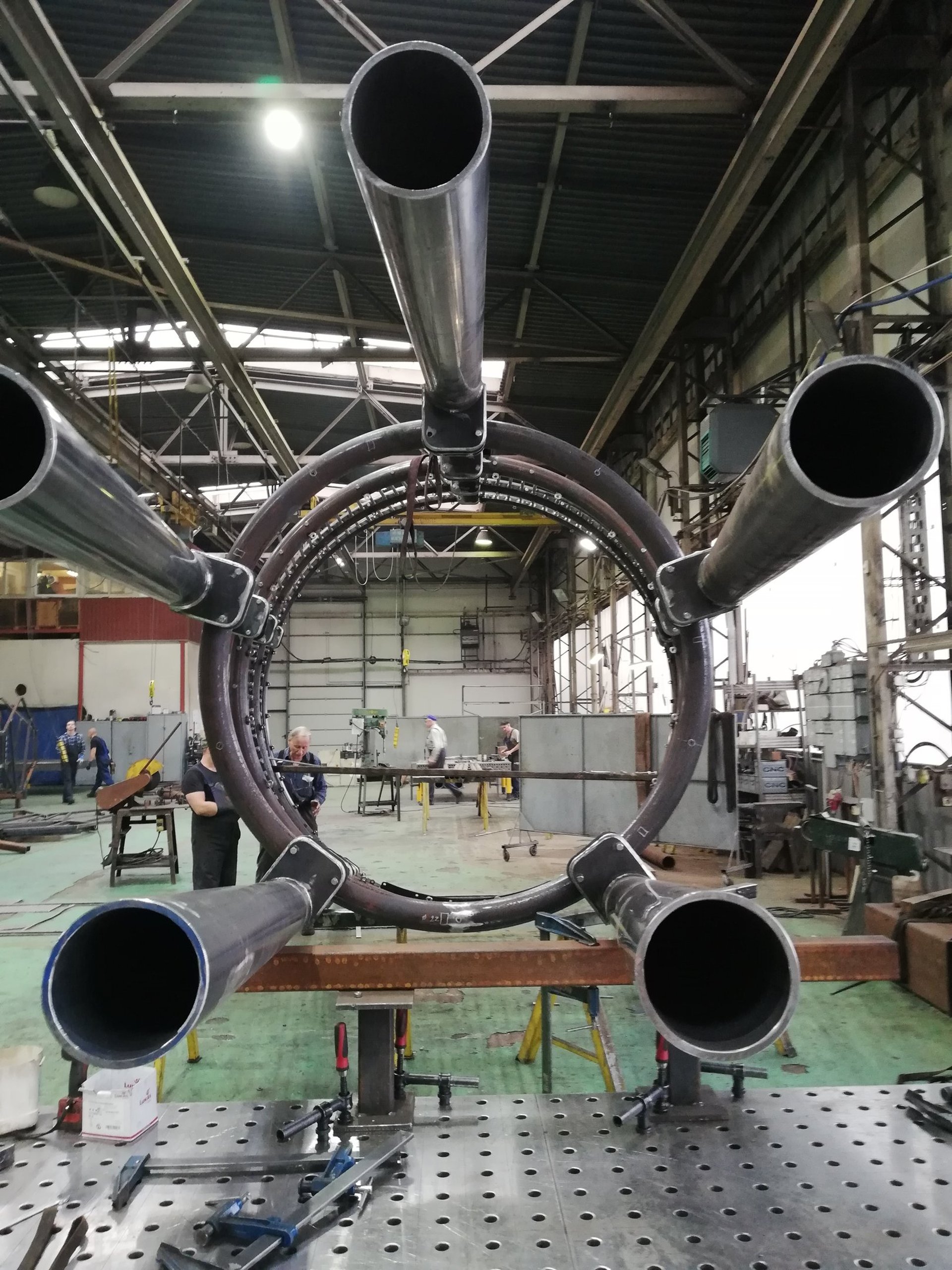 gray computer monitor