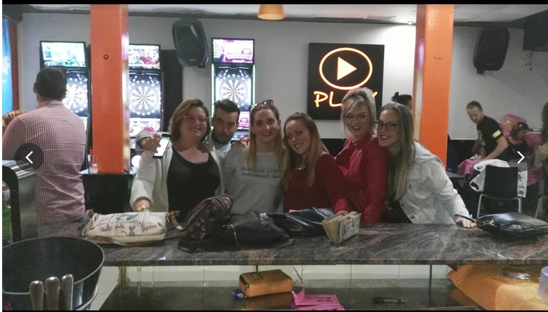 gray computer monitor