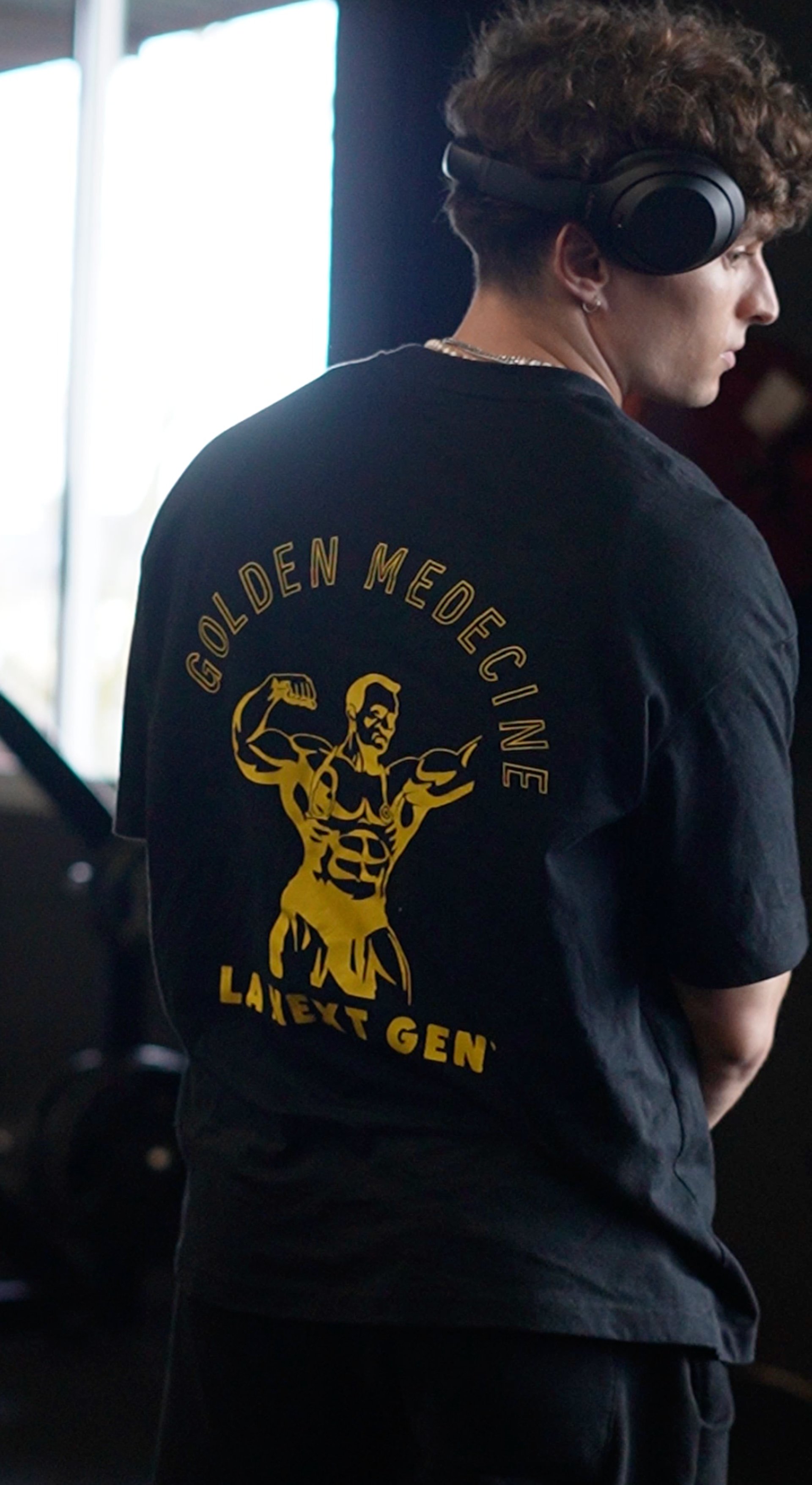 black and white bed linen