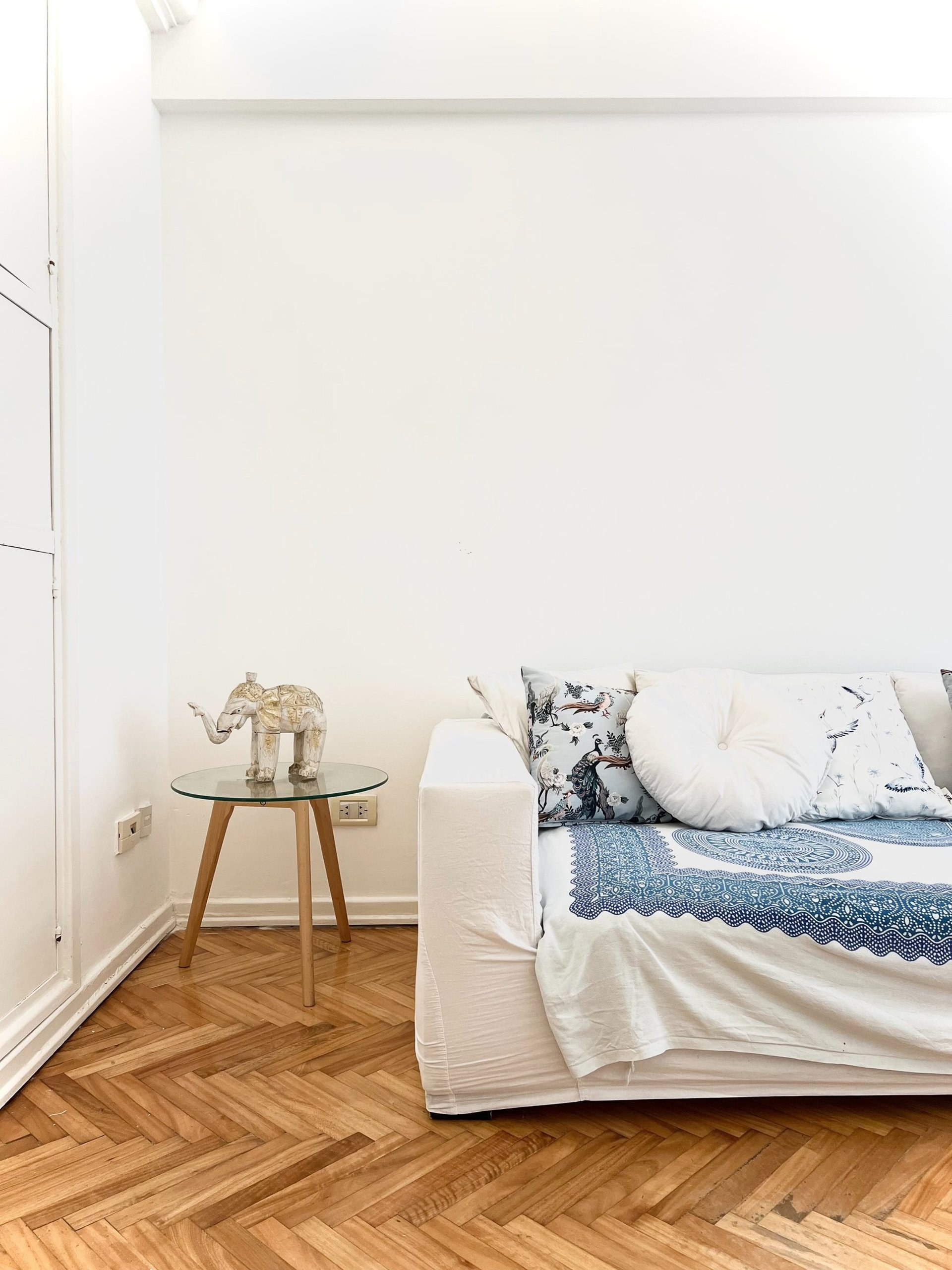 black and white bed linen
