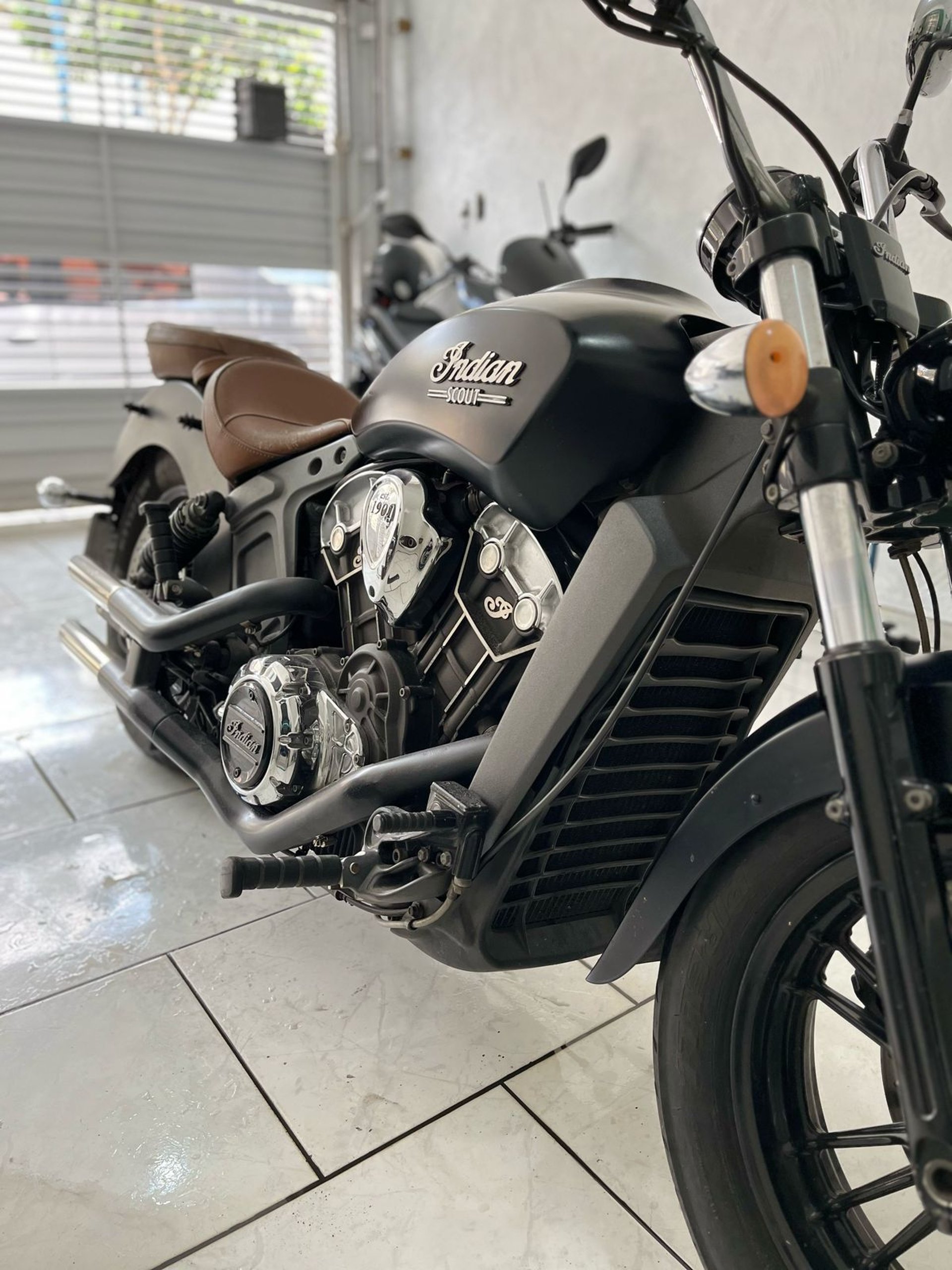 gray computer monitor