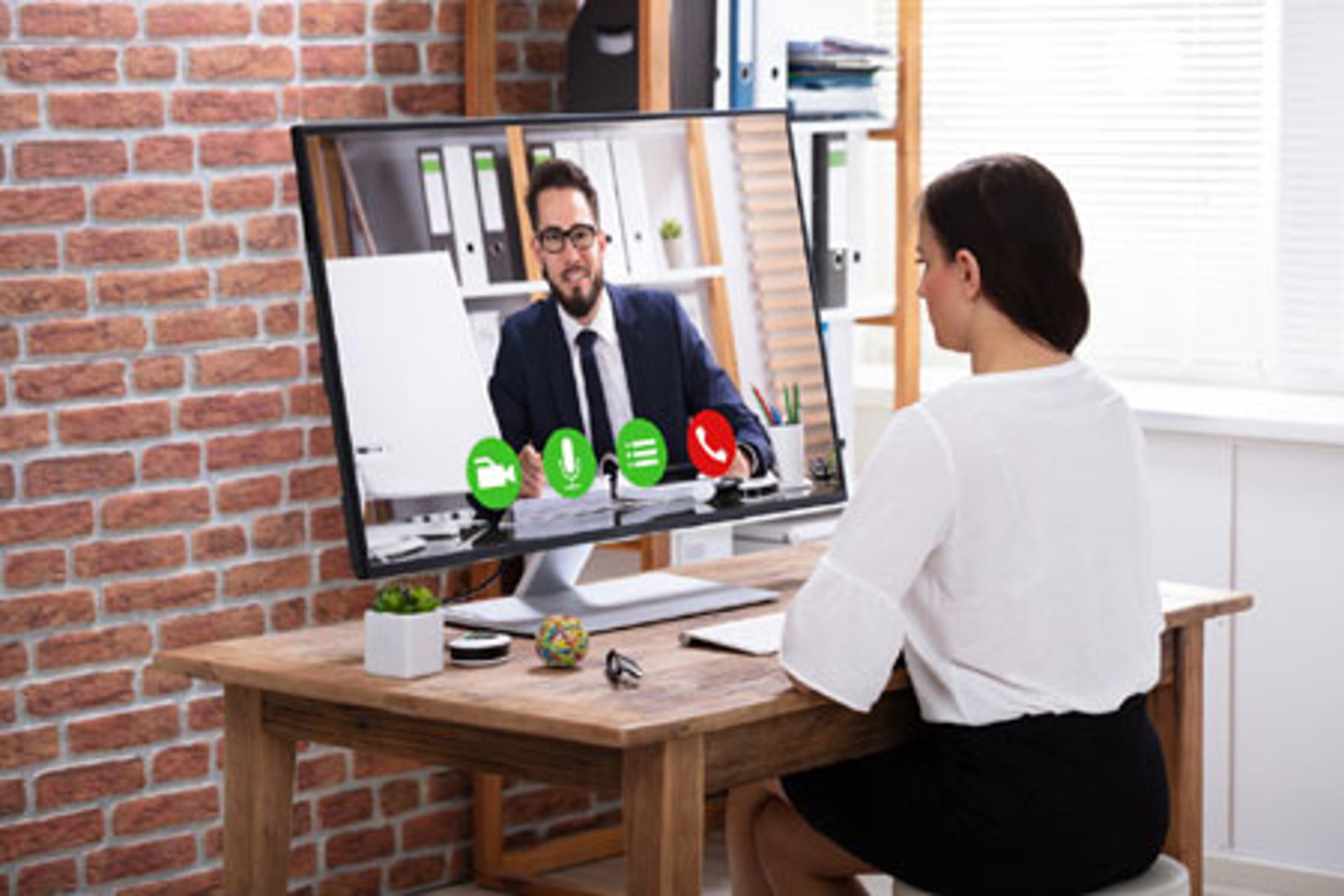 gray computer monitor