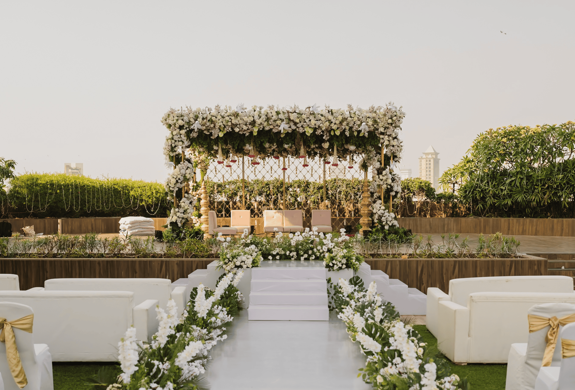 white table with white table clothes lot