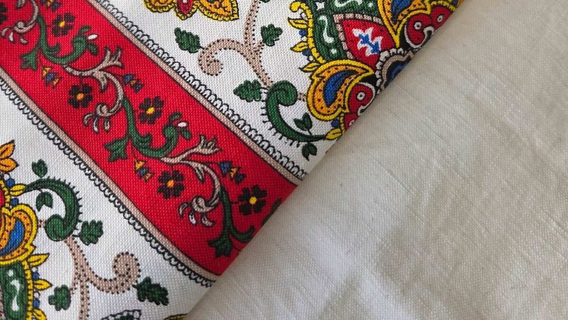 feuillages flous en tons naturels