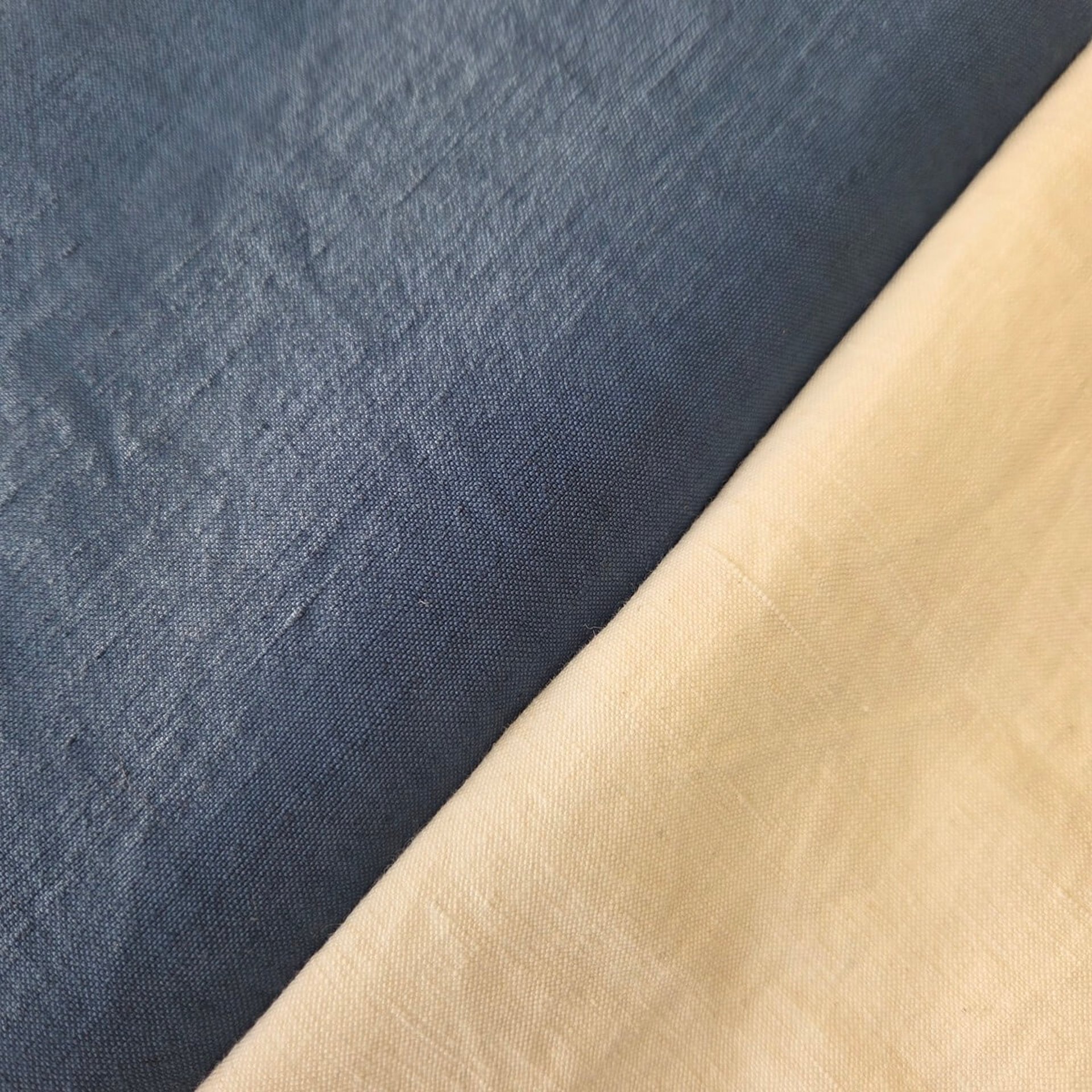 feuillages flous en tons naturels