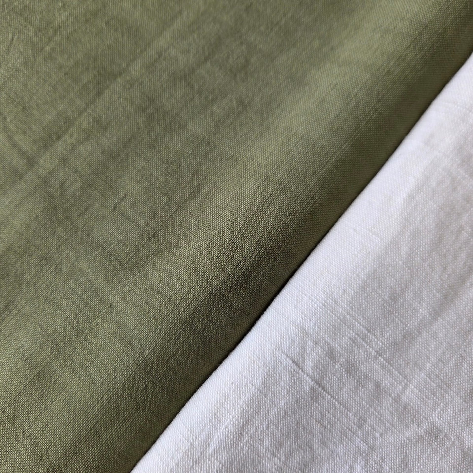 feuillages flous en tons naturels