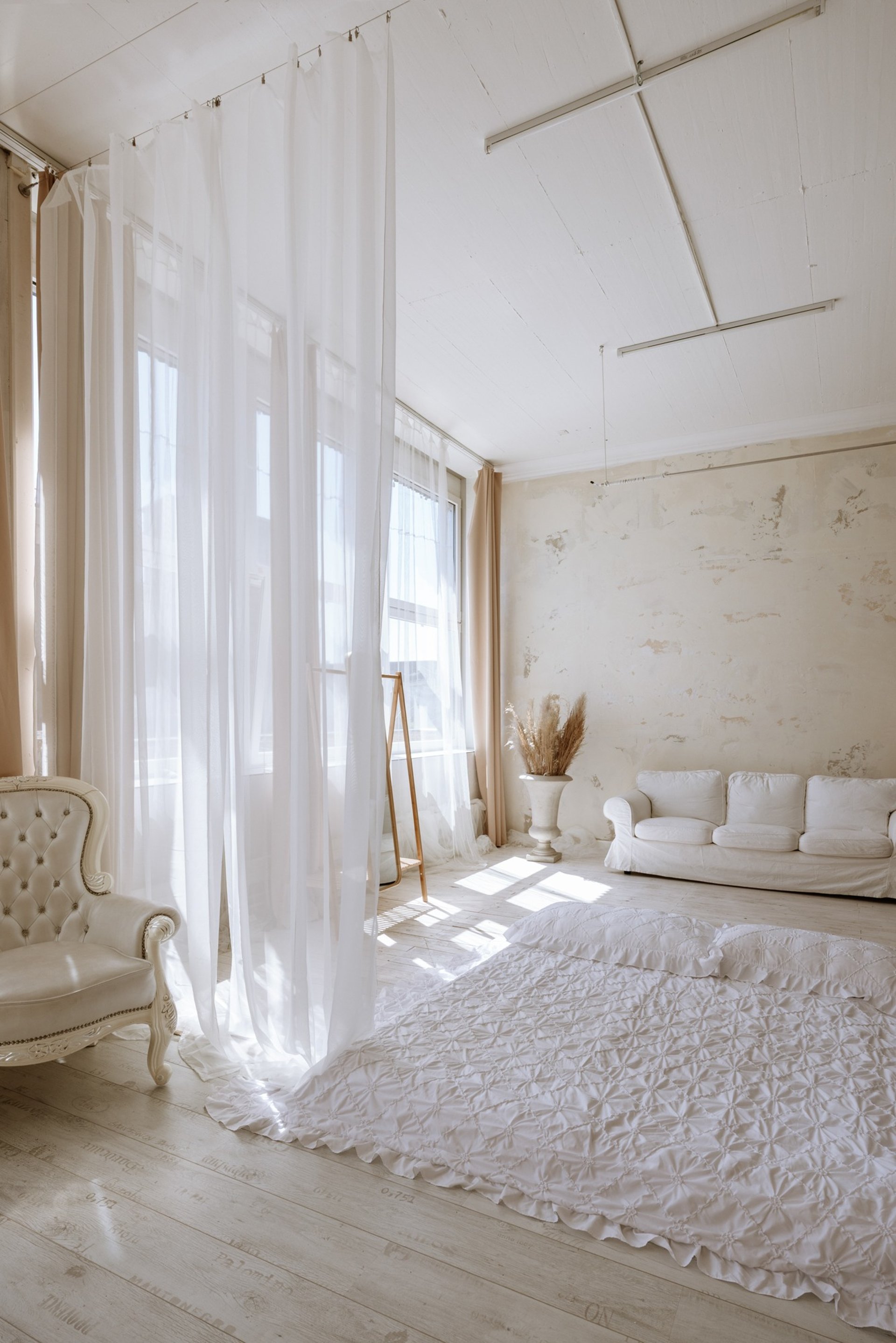 black and white bed linen