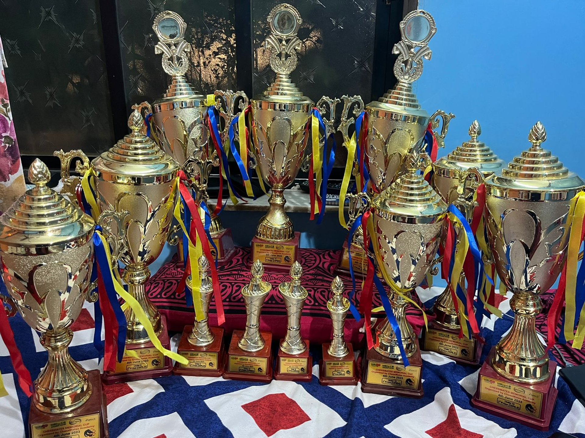 gray computer monitor