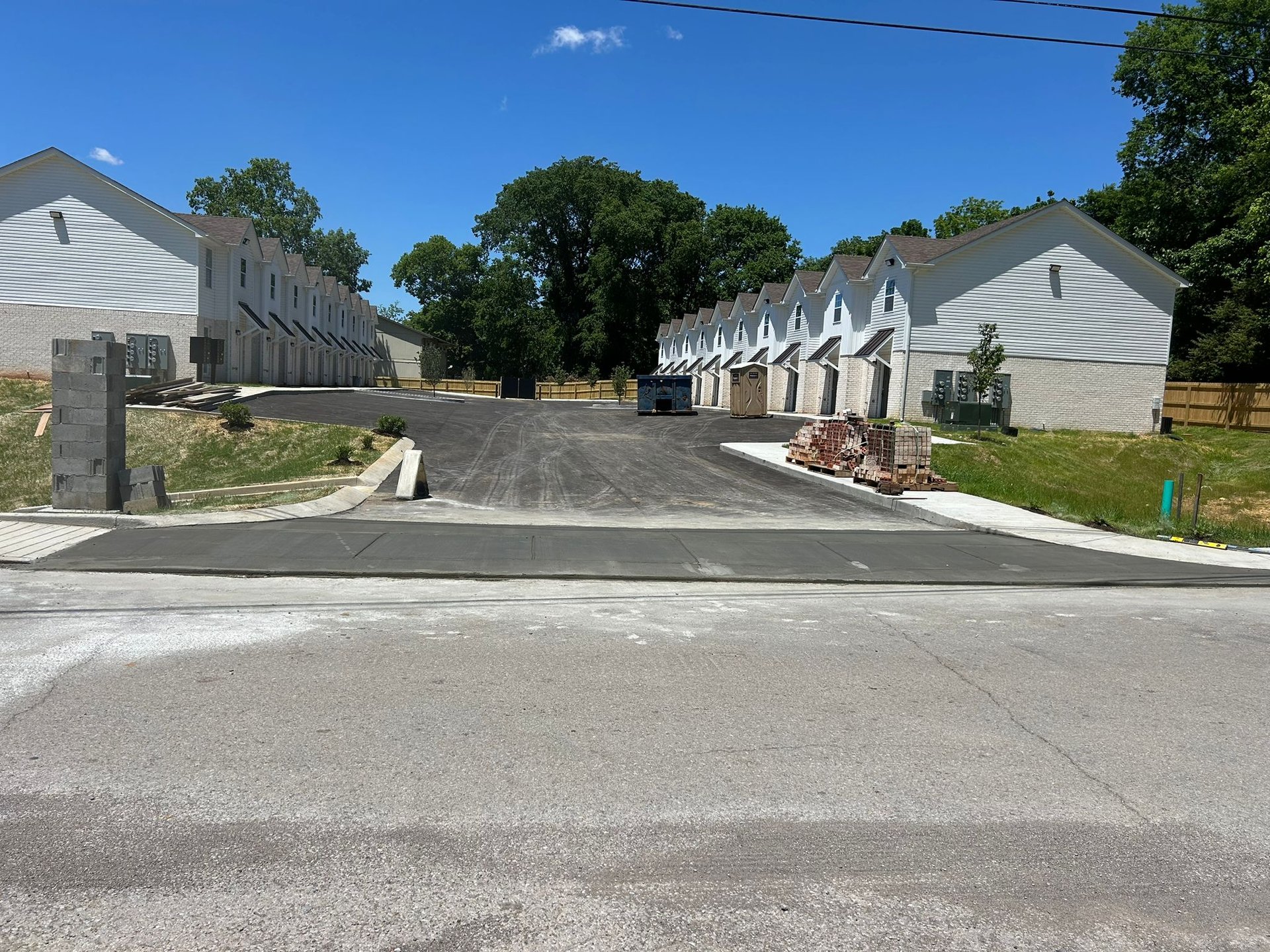 gray computer monitor