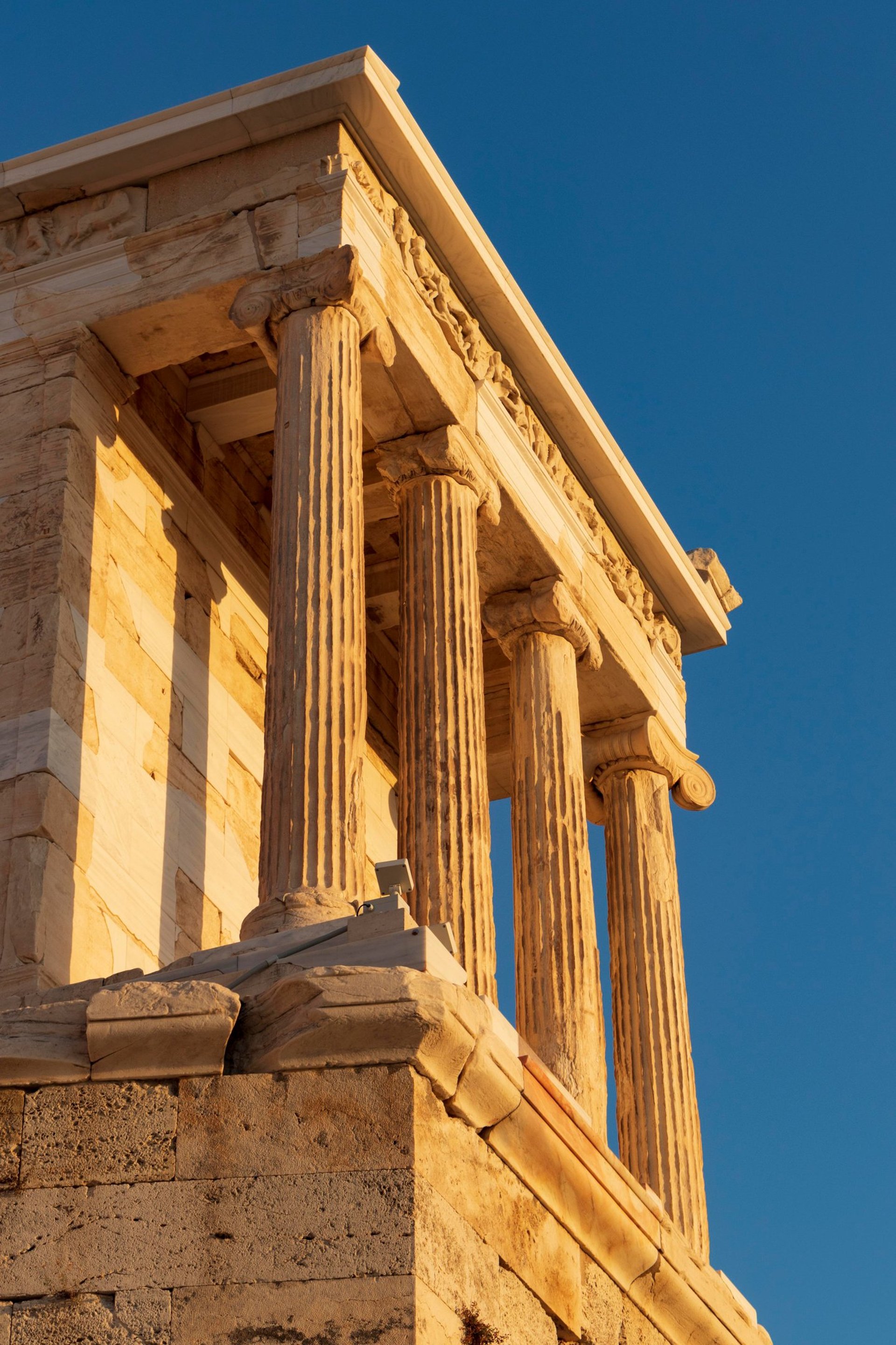 black and brown leather padded tub sofa