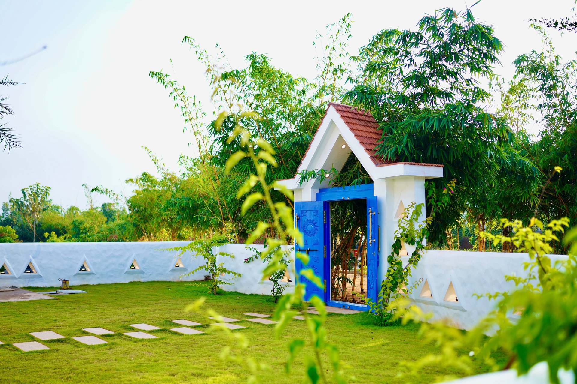 black and white bed linen