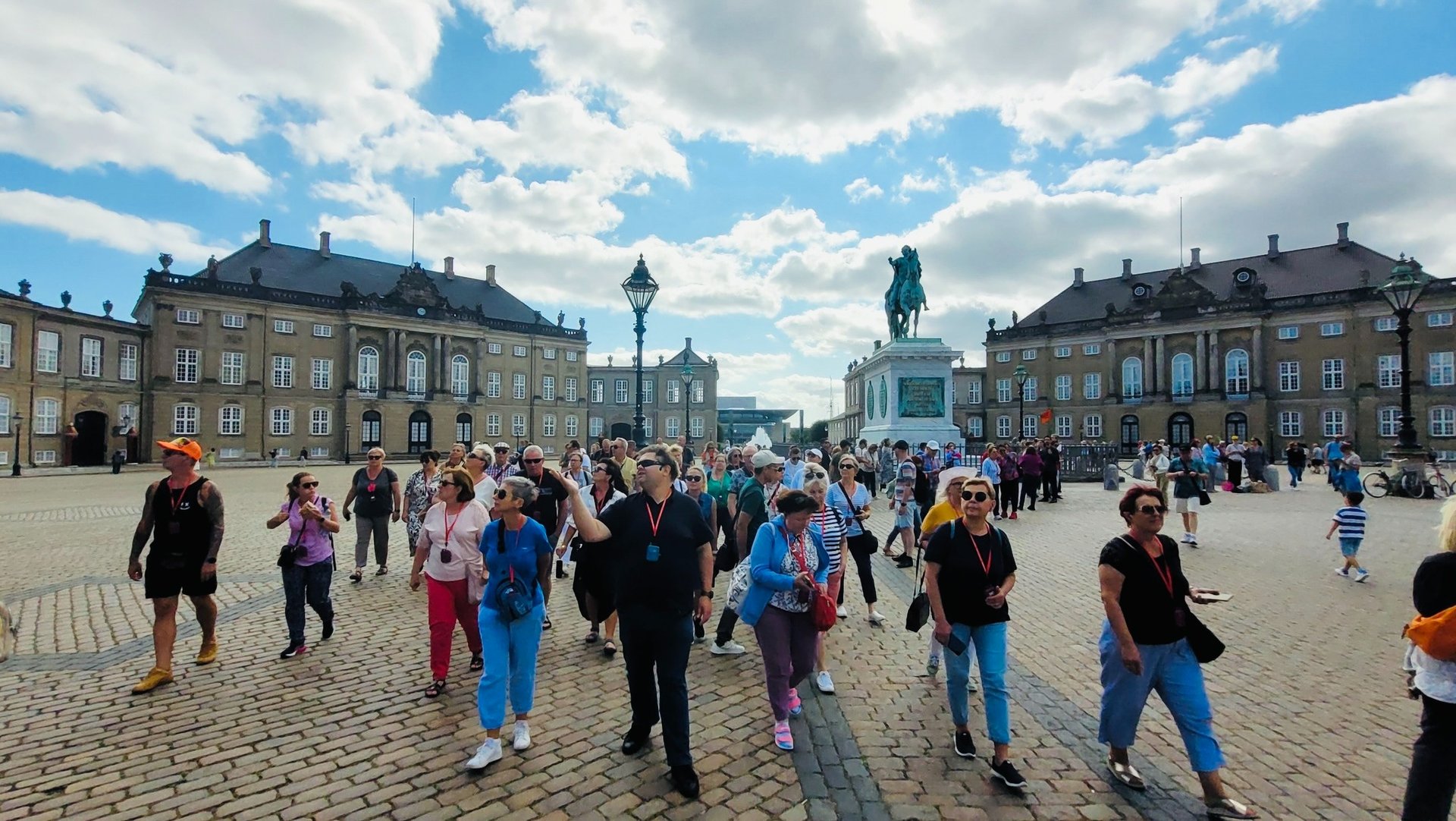 Przewodnik Stas z grupą w Kopenhadze