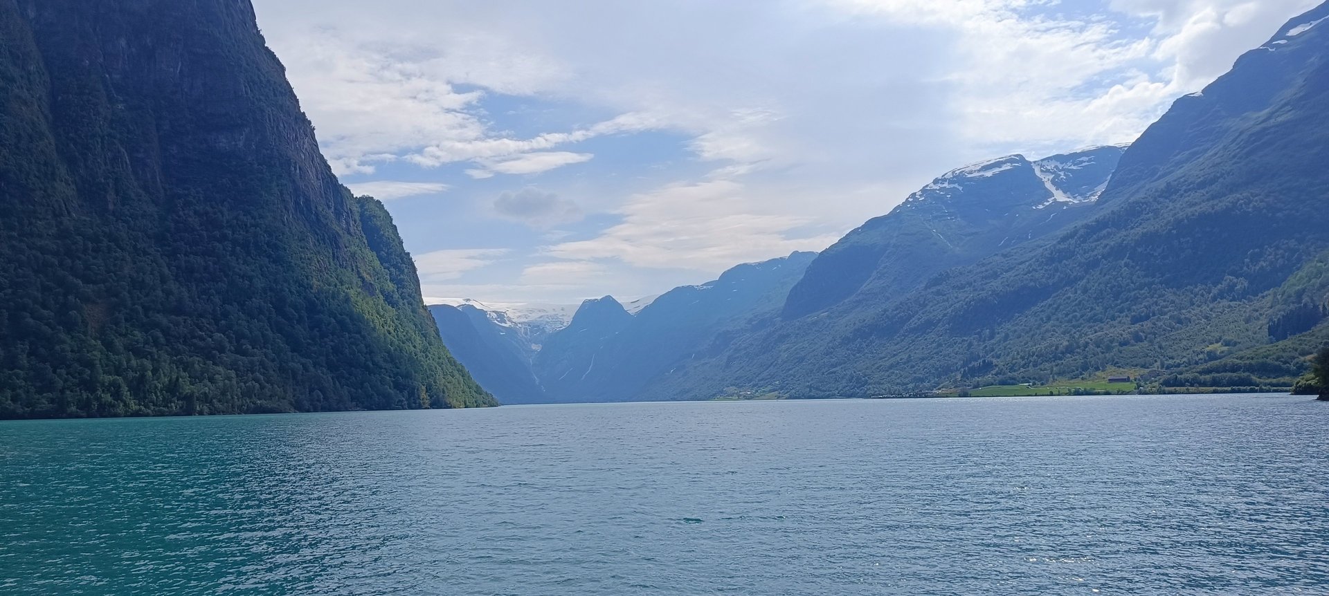 Fjord w Norwegii w okolicach Stryn