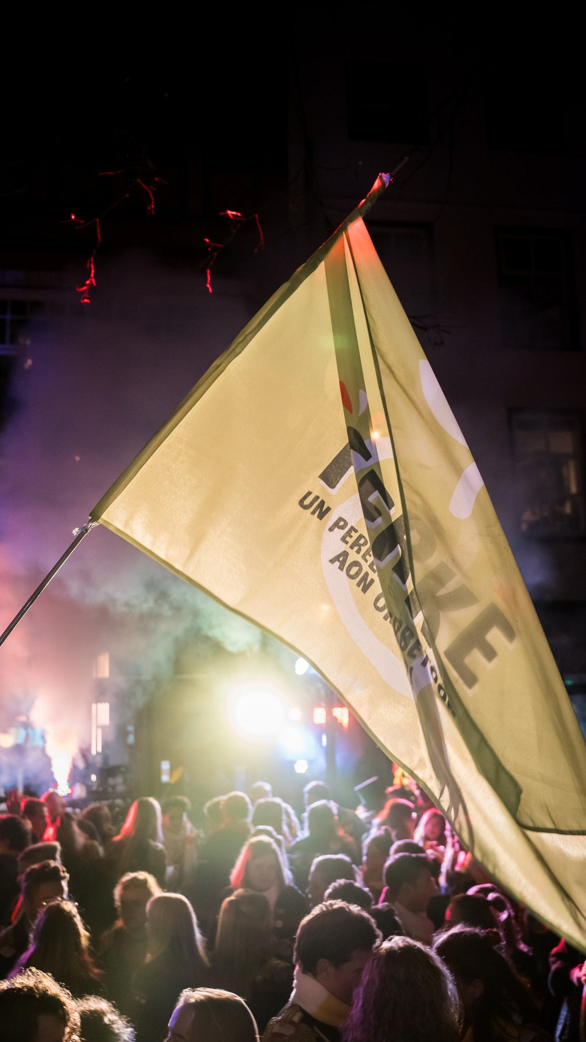 gray computer monitor