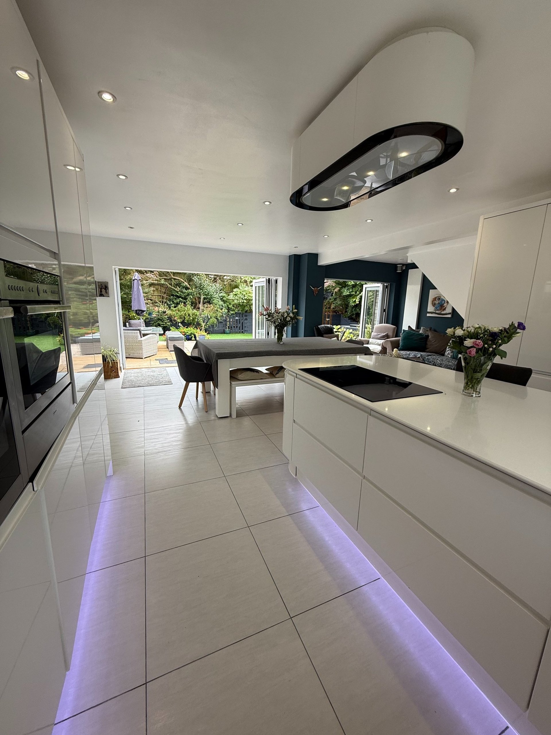 black and white bed linen